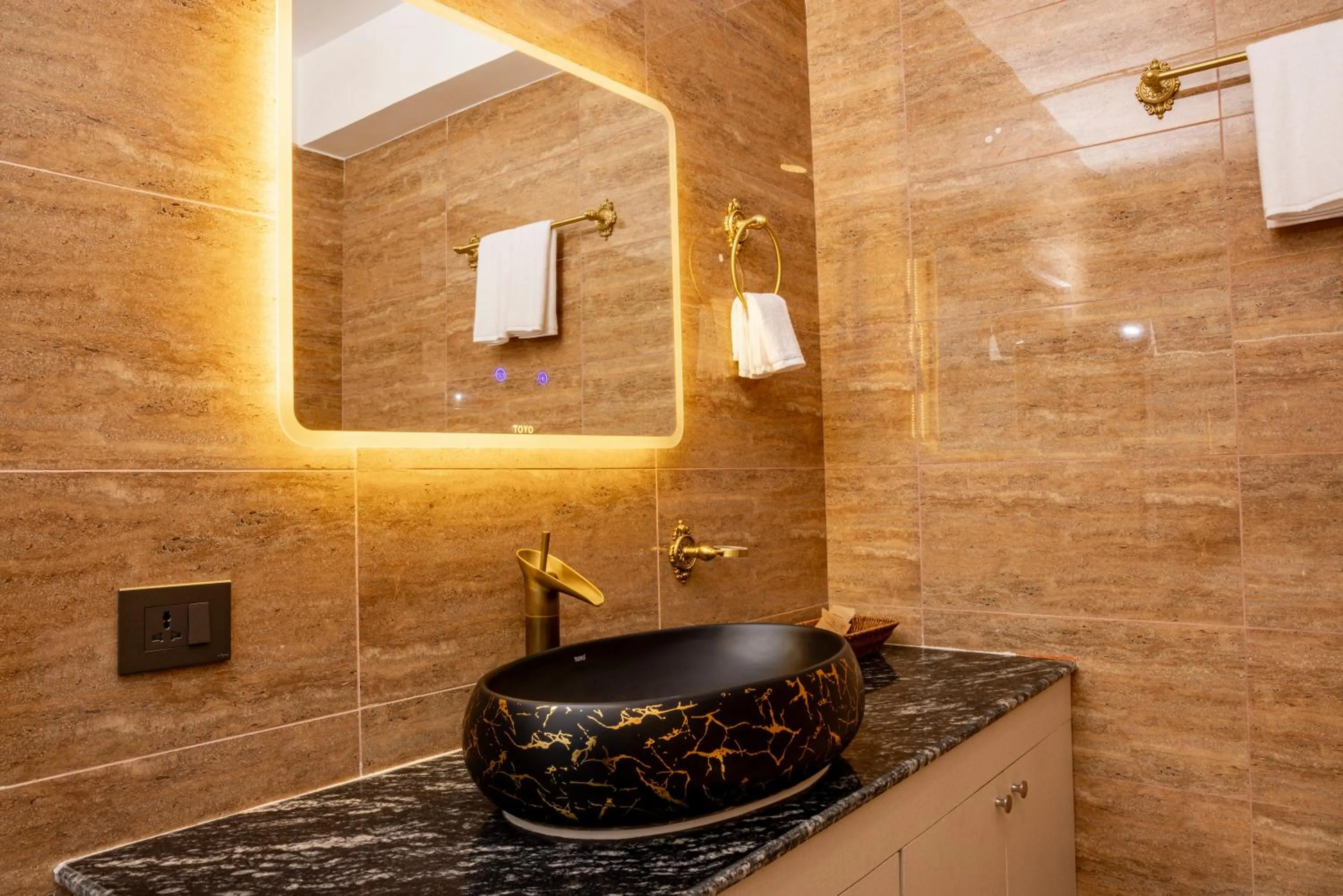 Bathroom in Mhendo Hotel & Studio Suites