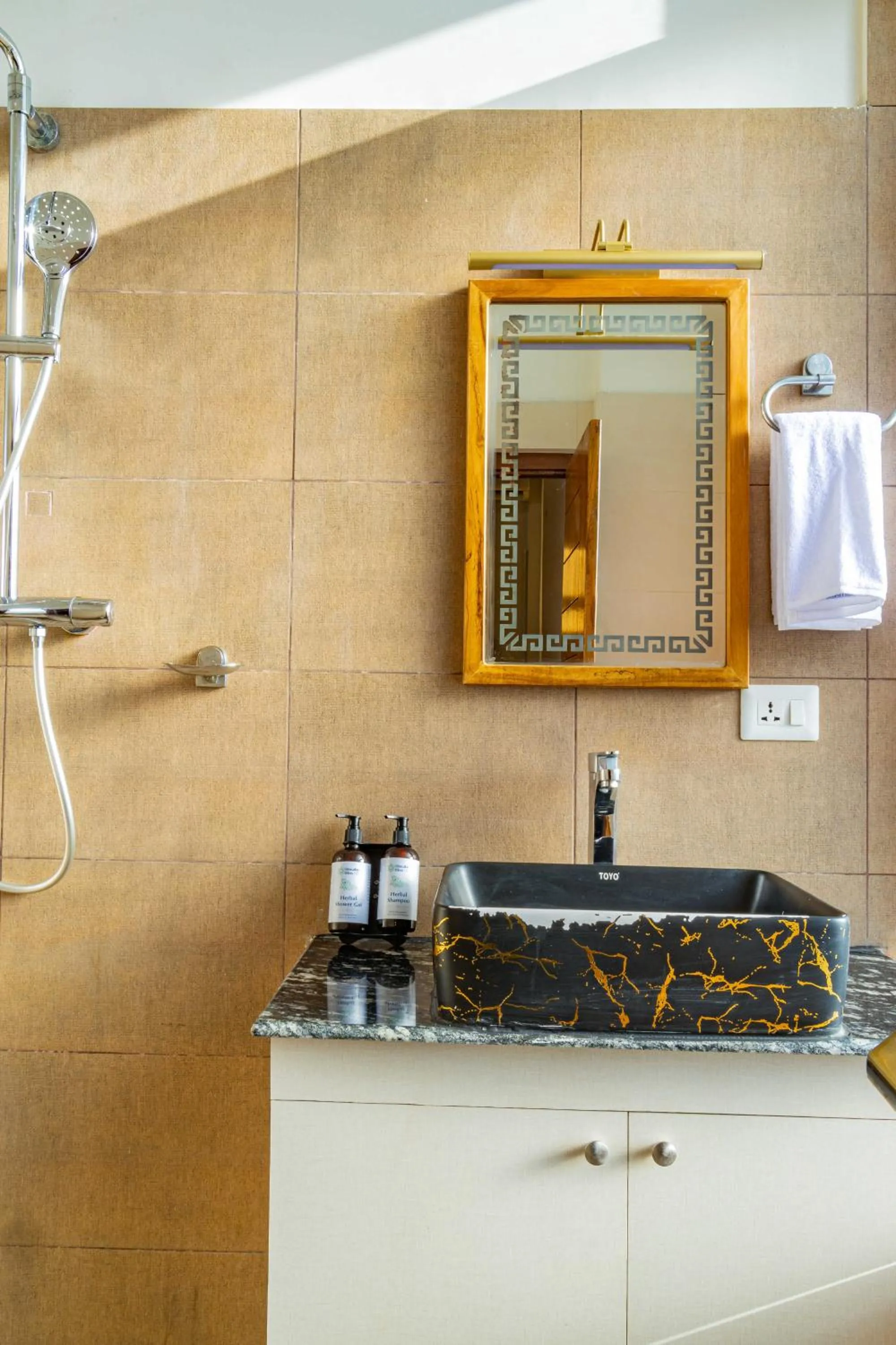 Bathroom in Mhendo Hotel & Studio Suites