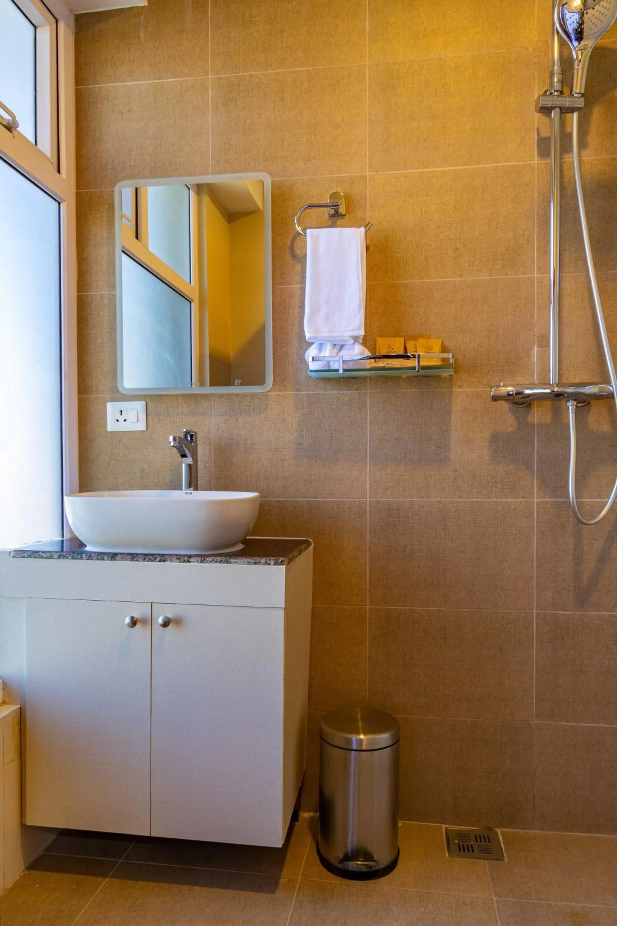Bathroom in Mhendo Hotel & Studio Suites