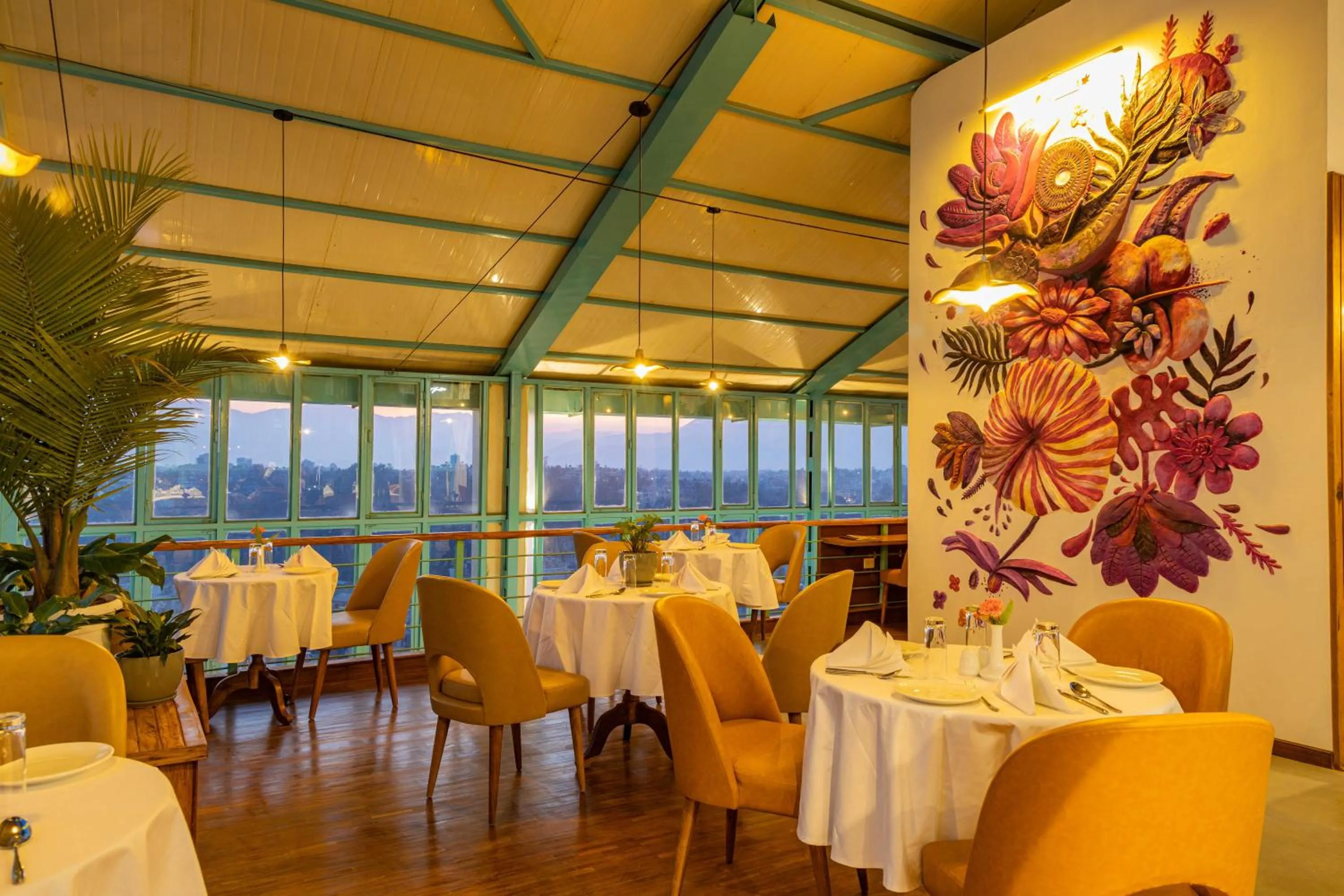 Restaurant/places to eat in Mhendo Hotel & Studio Suites
