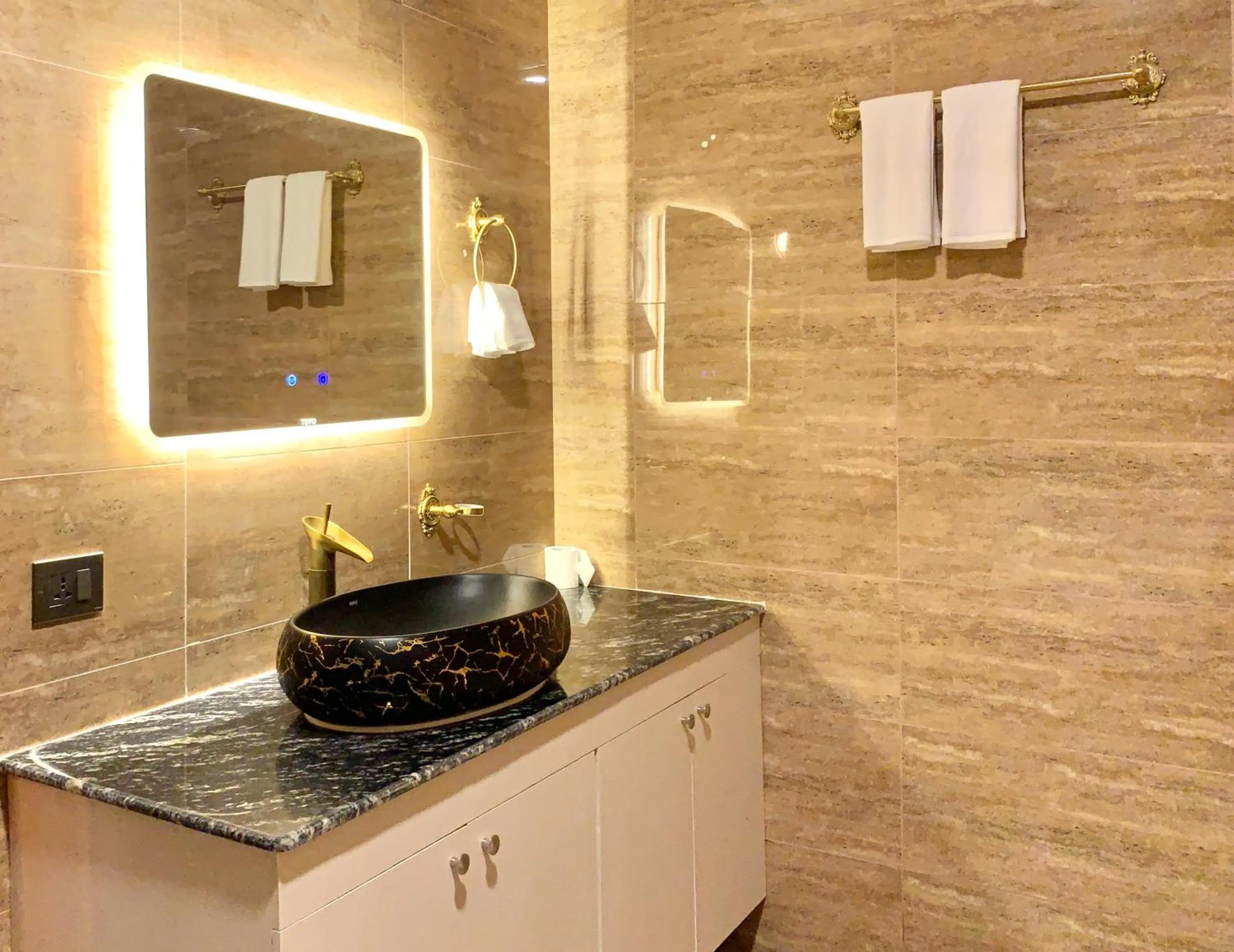 Bathroom in Mhendo Hotel & Studio Suites