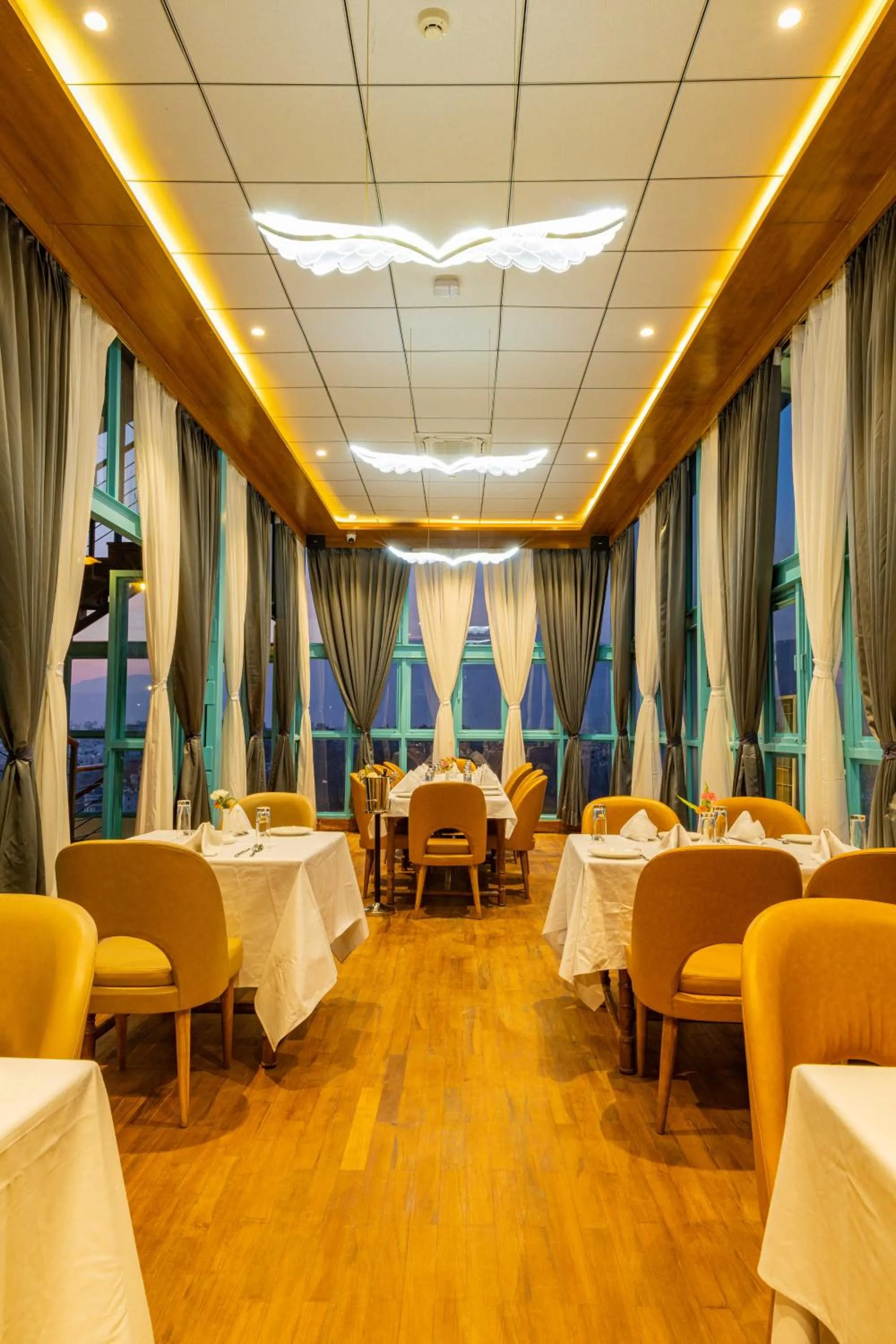 Restaurant/places to eat in Mhendo Hotel & Studio Suites