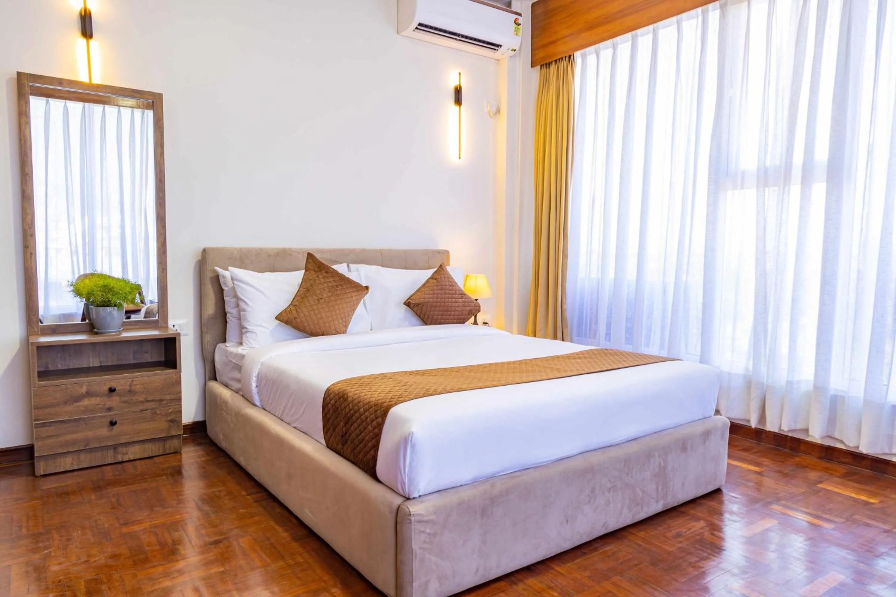 Photo of the whole room, Bed in Mhendo Hotel & Studio Suites