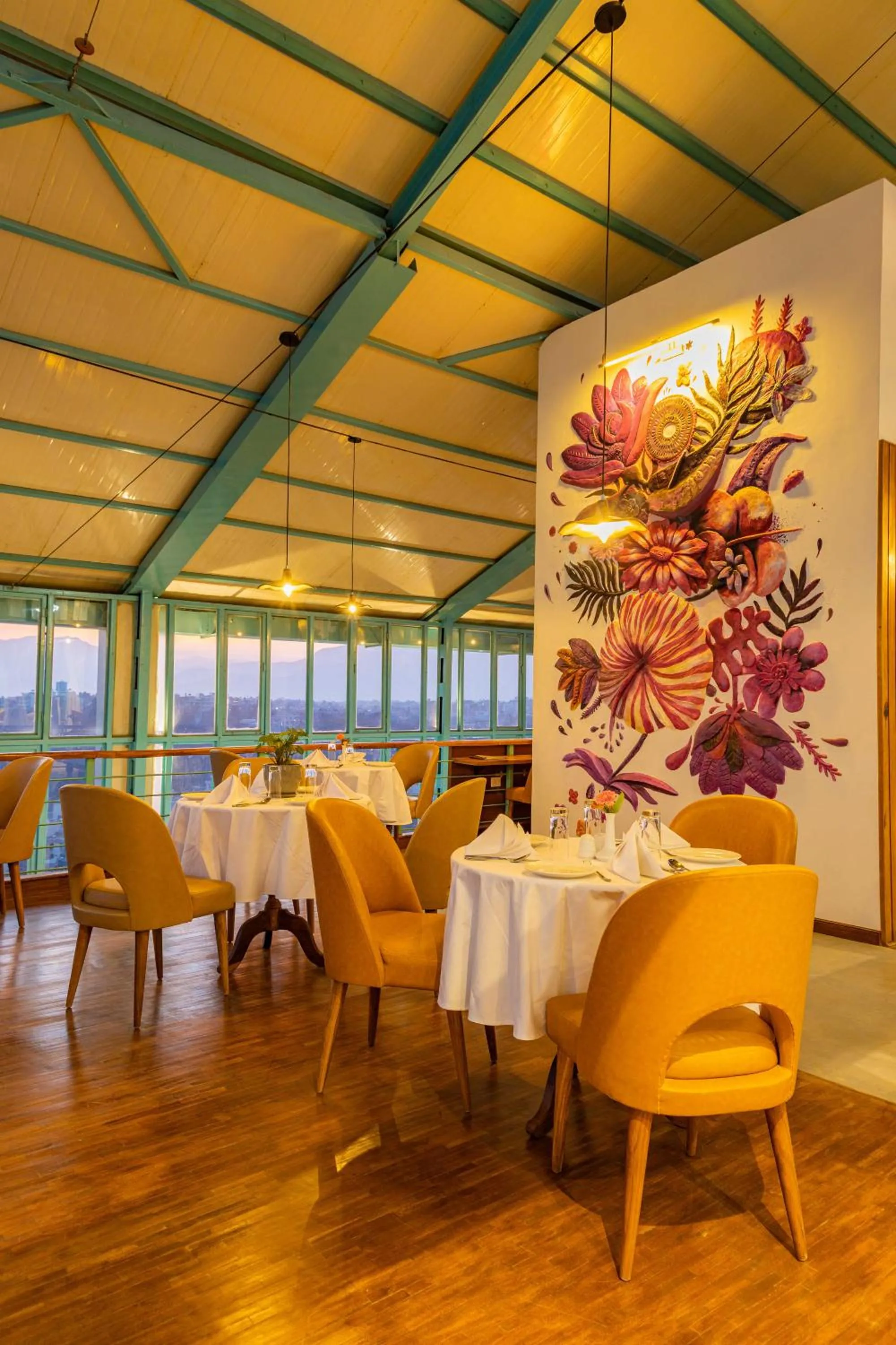Restaurant/places to eat in Mhendo Hotel & Studio Suites