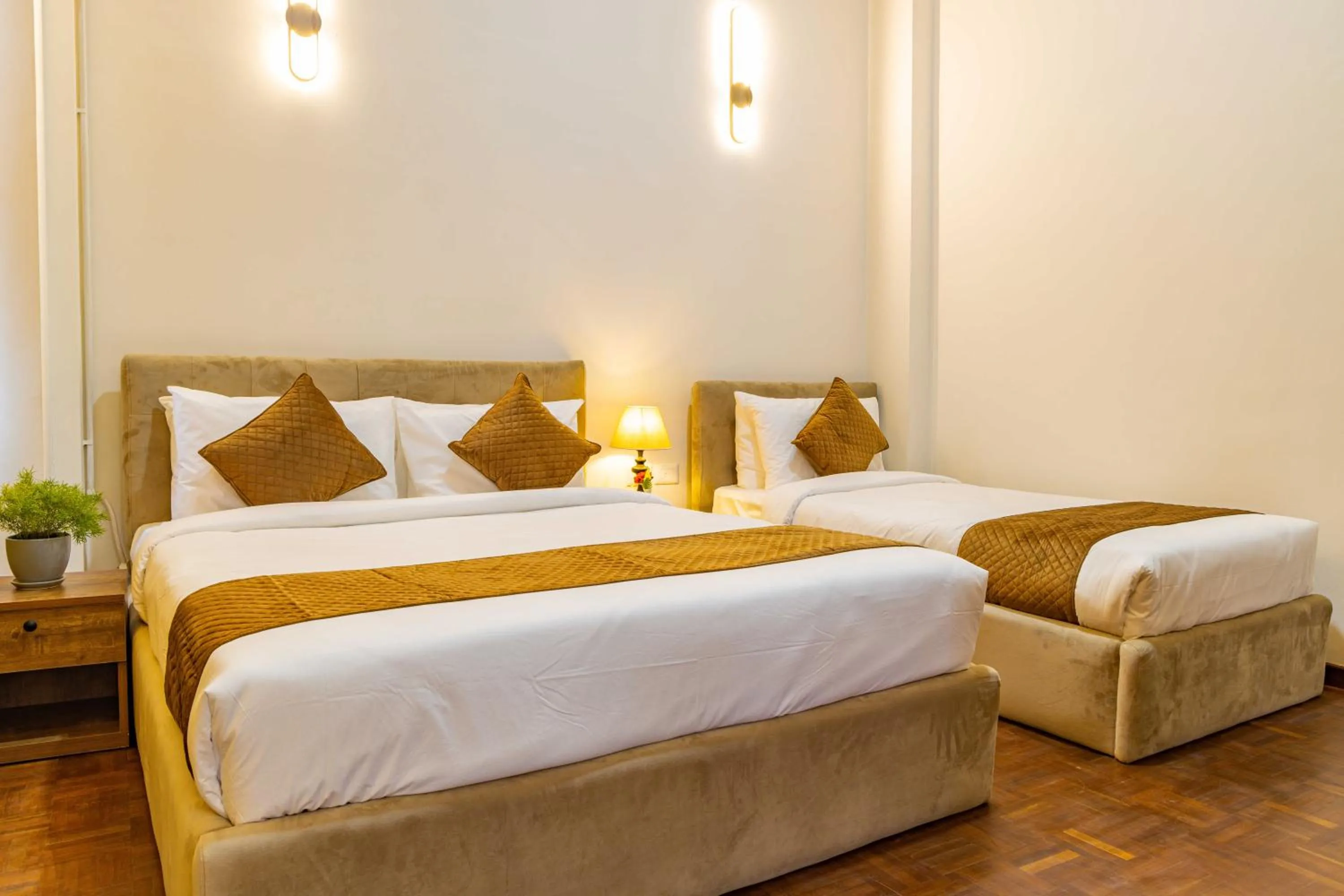 Photo of the whole room, Bed in Mhendo Hotel & Studio Suites
