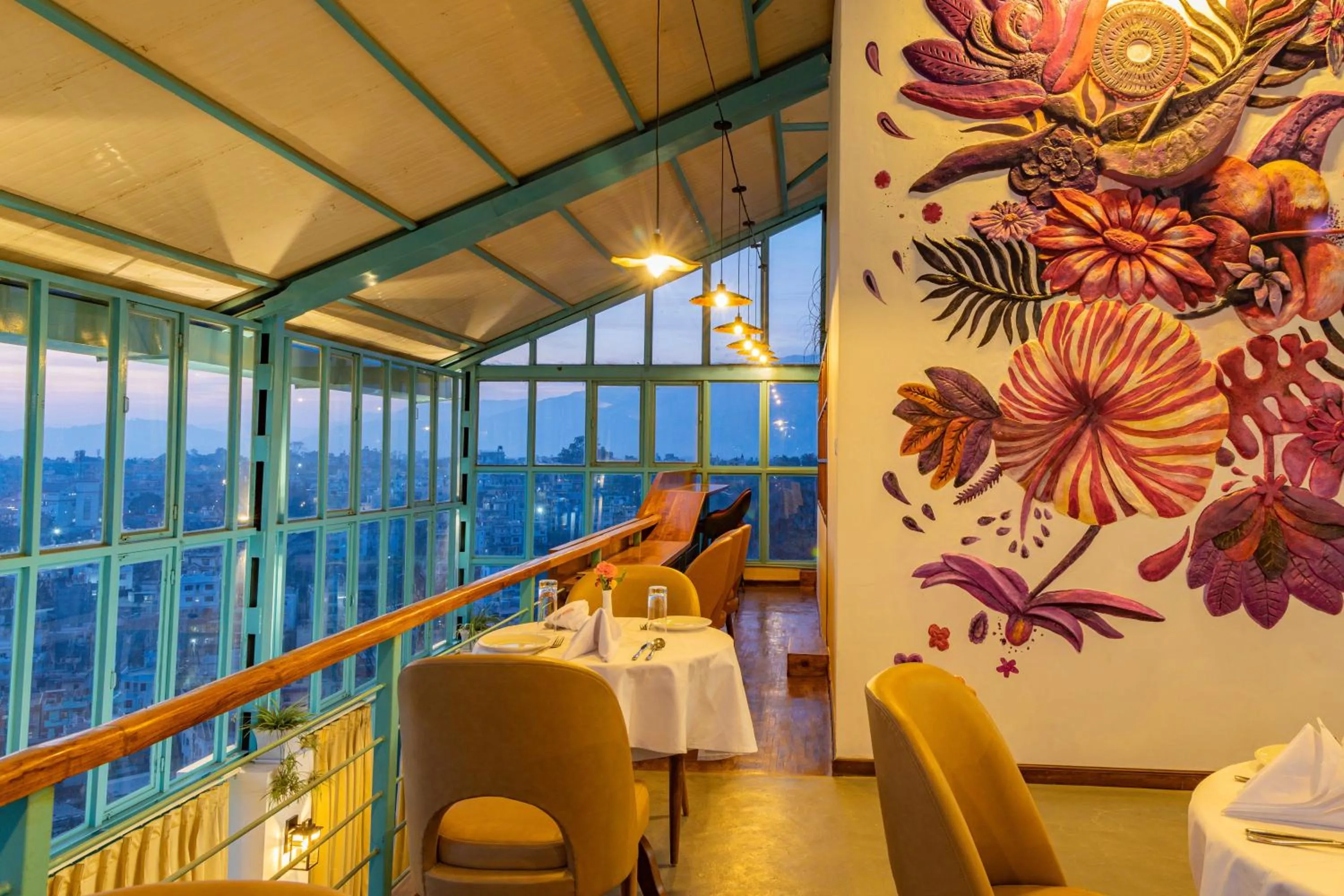 Restaurant/places to eat in Mhendo Hotel & Studio Suites