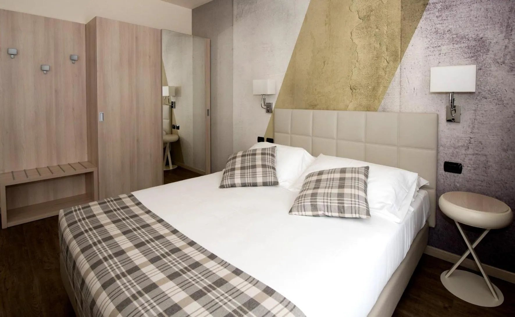 Bed in Duomo Hotel & Apartments