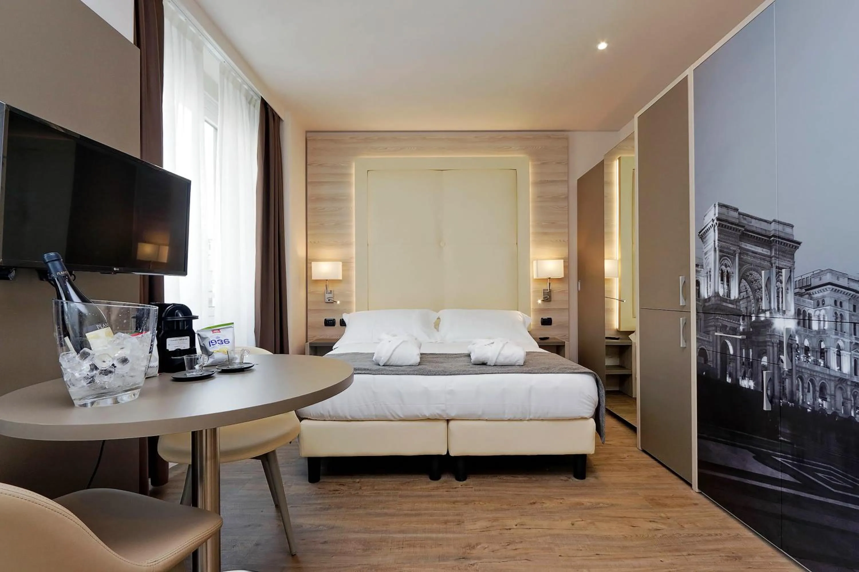Photo of the whole room, Bed in Duomo Hotel & Apartments