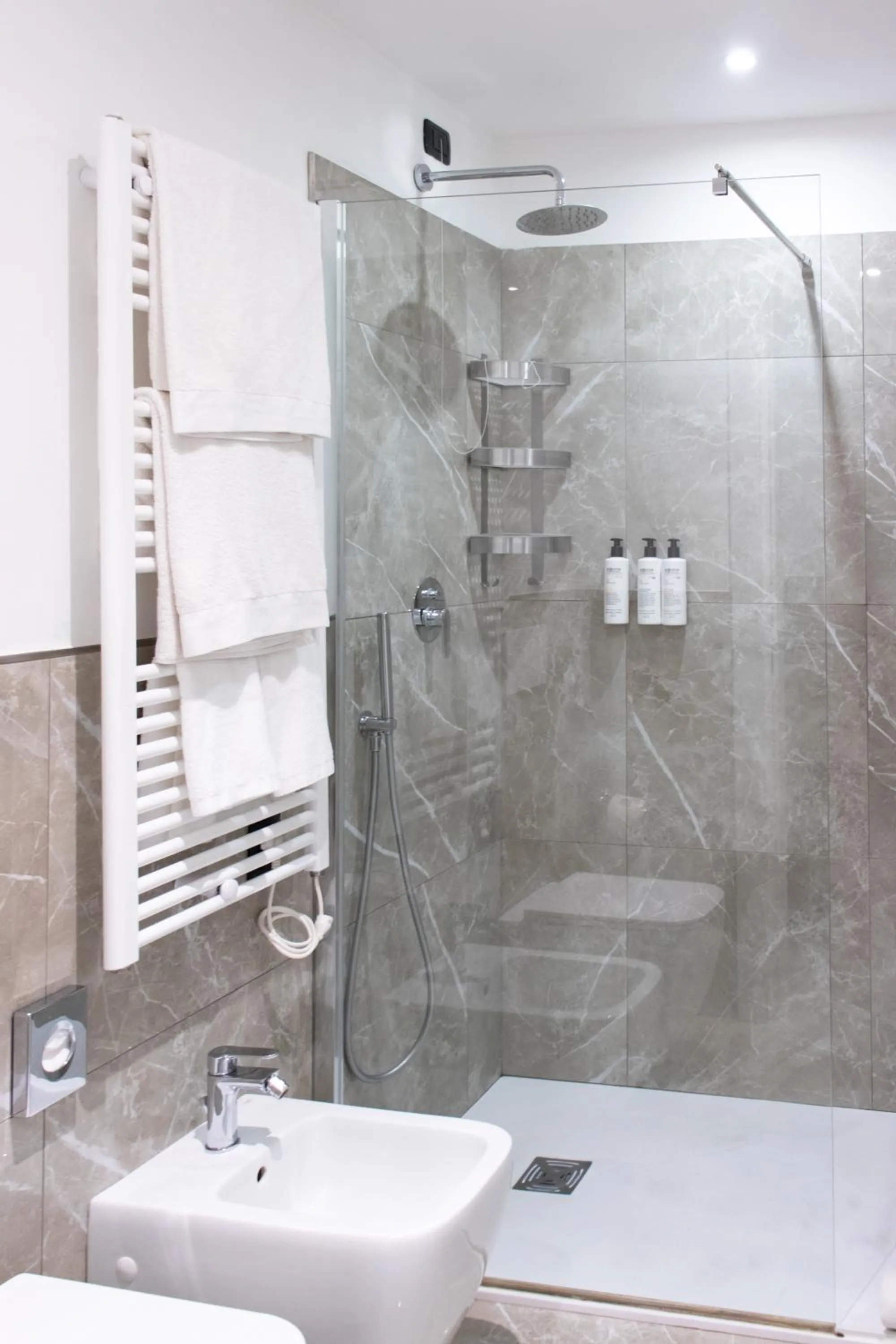 Shower in Duomo Hotel & Apartments
