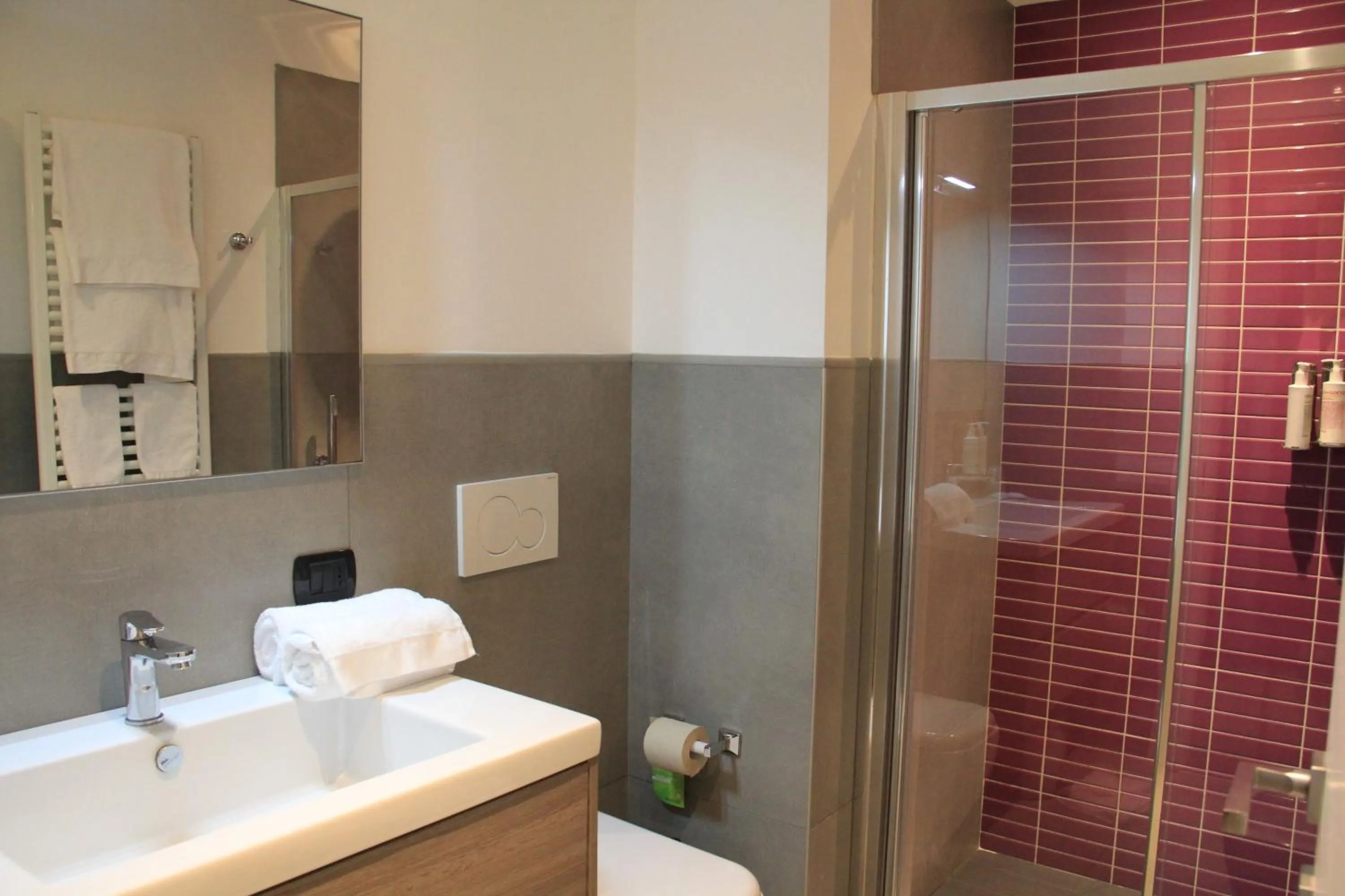 Shower in Duomo Hotel & Apartments