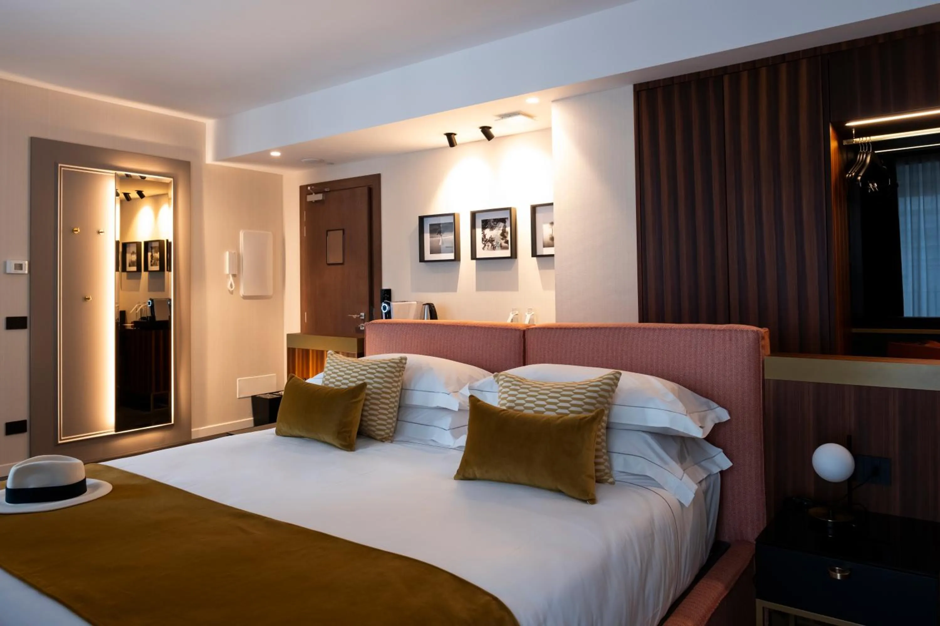 Photo of the whole room, Bed in Duomo Hotel & Apartments