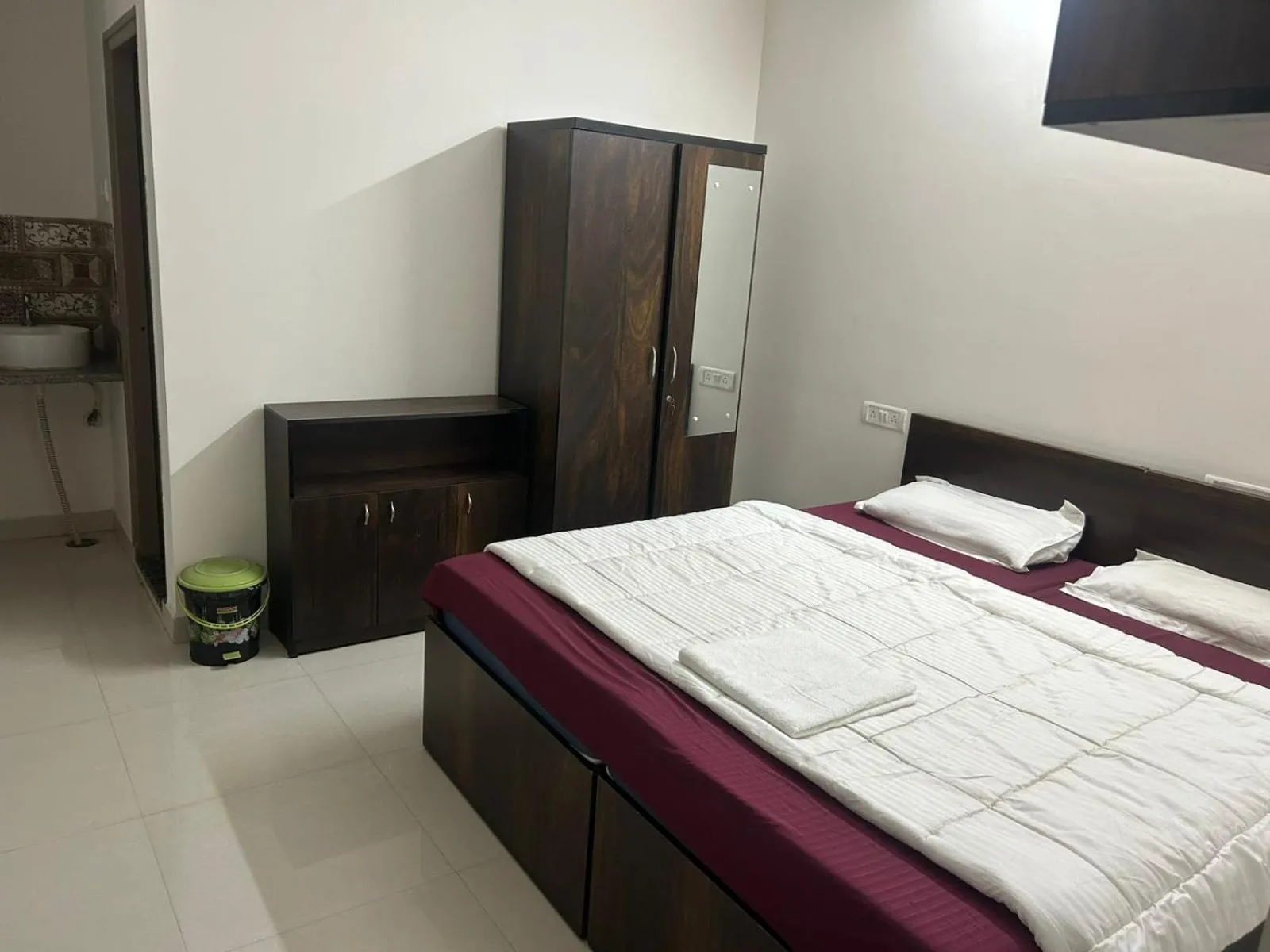 Photo of the whole room, Bed in Grand View Hotel