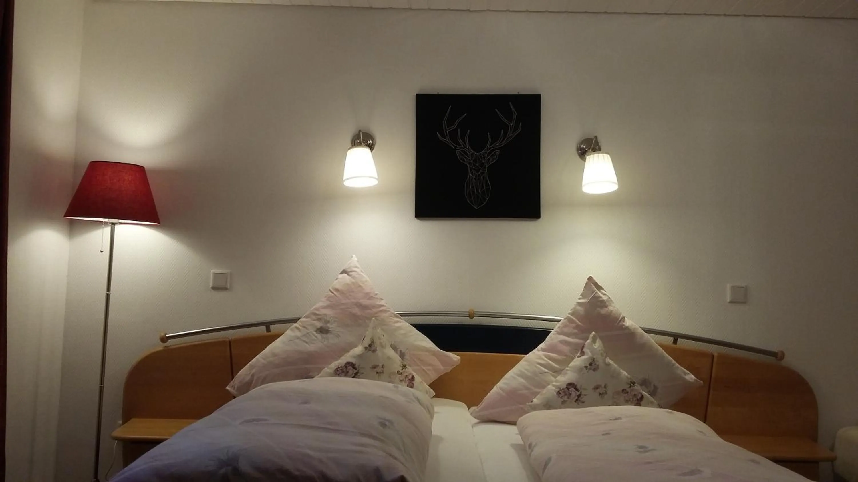 Property building, Bed in Gasthaus Zur Linde Ferienwohnungen