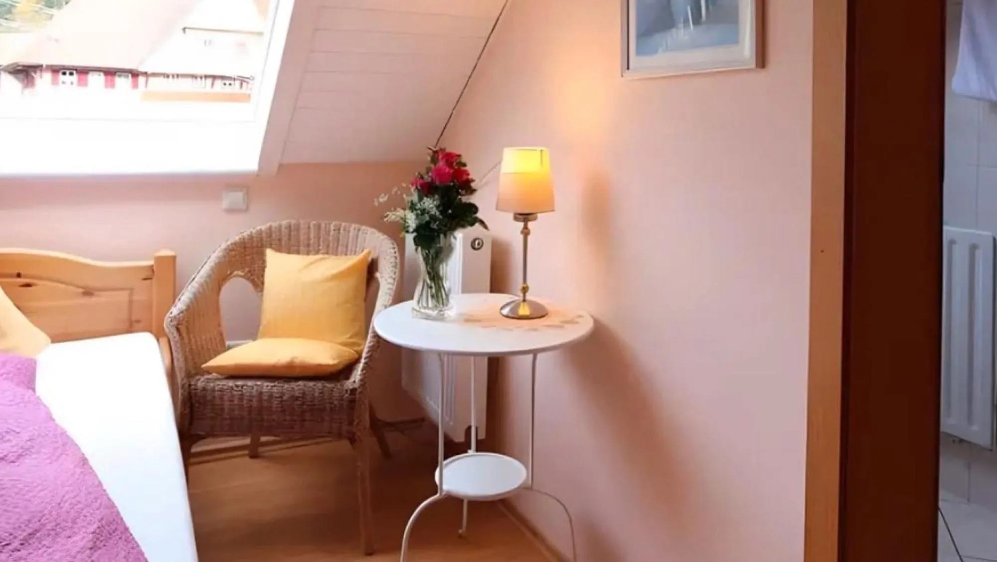 Living room, Bed in Gasthaus Zur Linde Ferienwohnungen