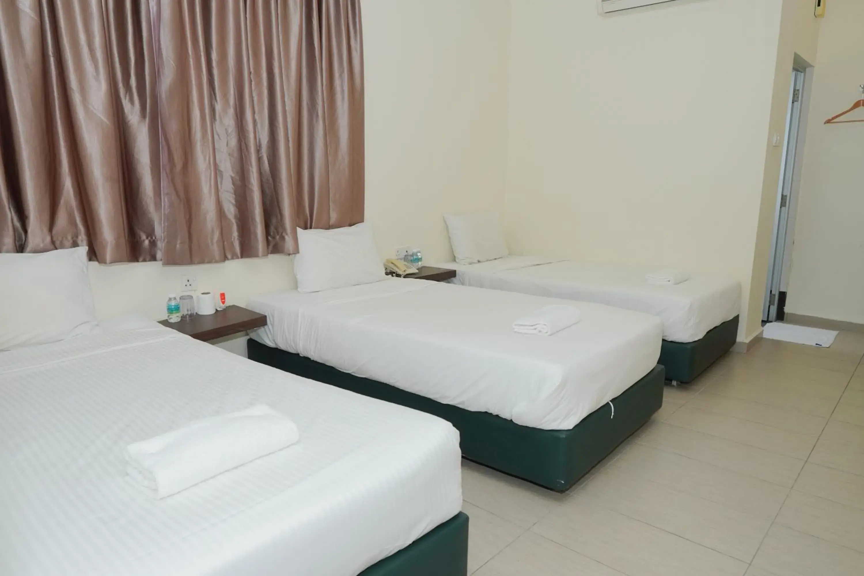 Triple Room in Hotel Shlyo Triple Room in Hotel Shlyo