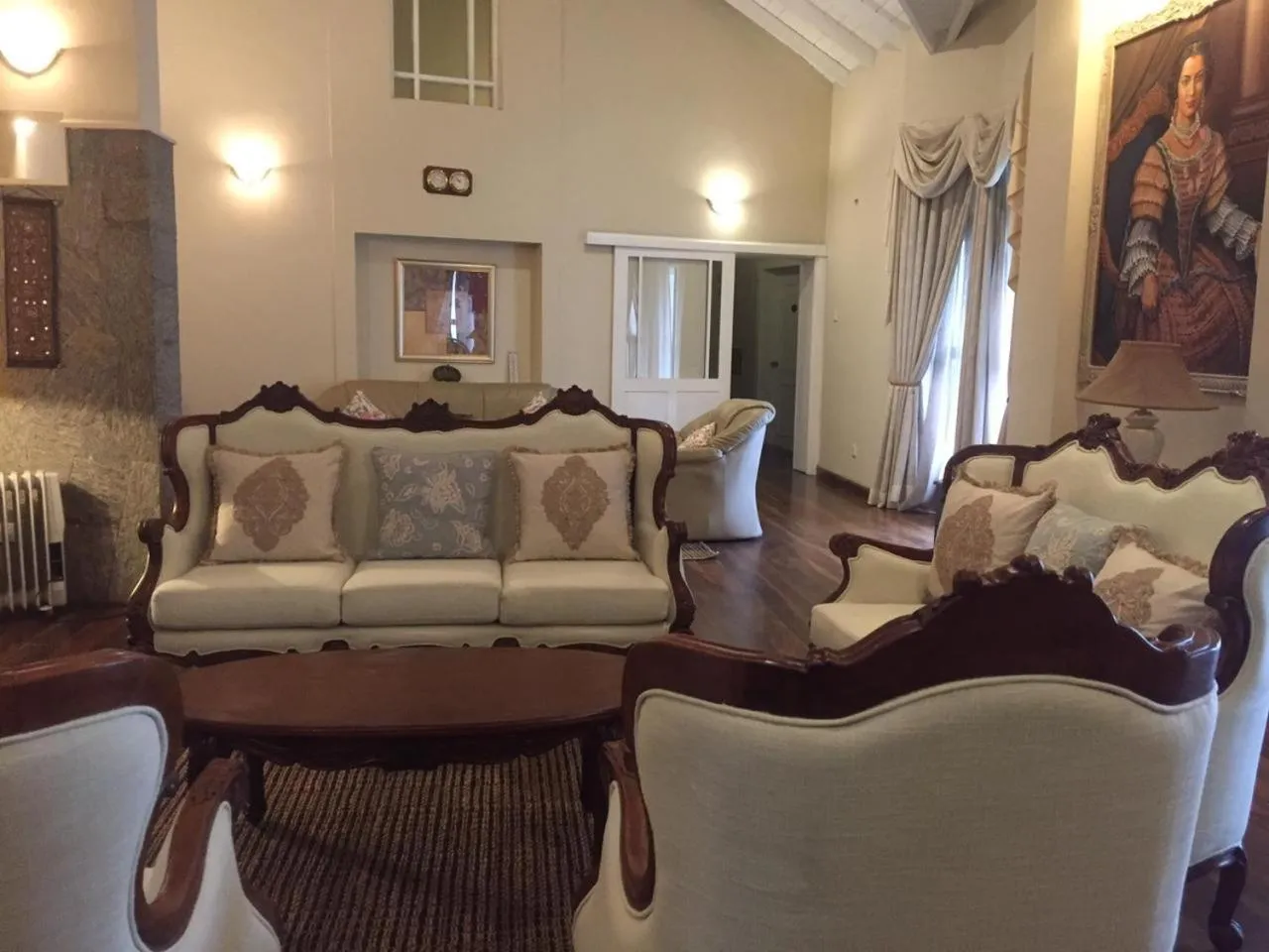 Living room in Grand Bungalow Nuwara Eliya by Seven Angels