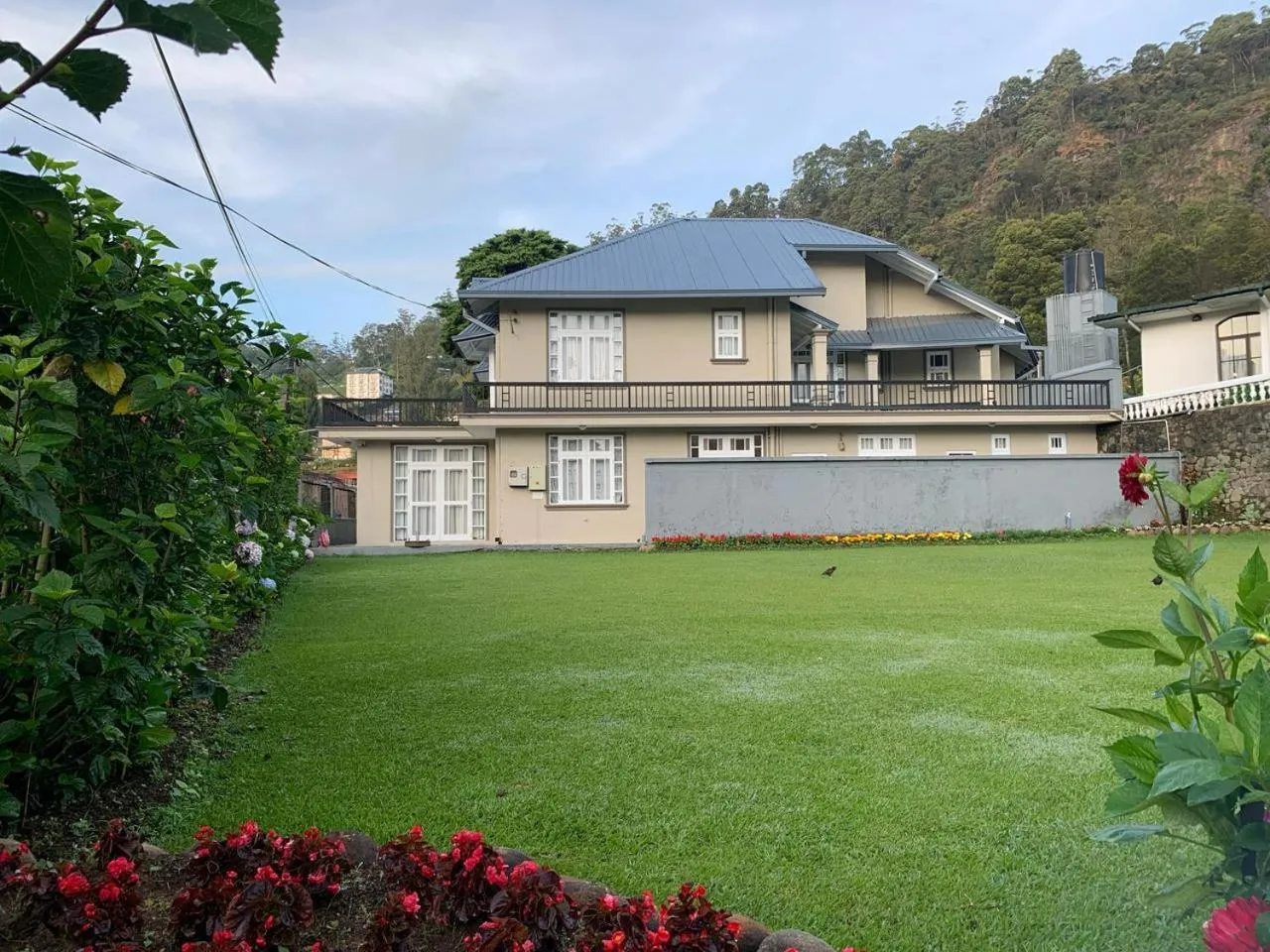 Garden in Grand Bungalow Nuwara Eliya by Seven Angels