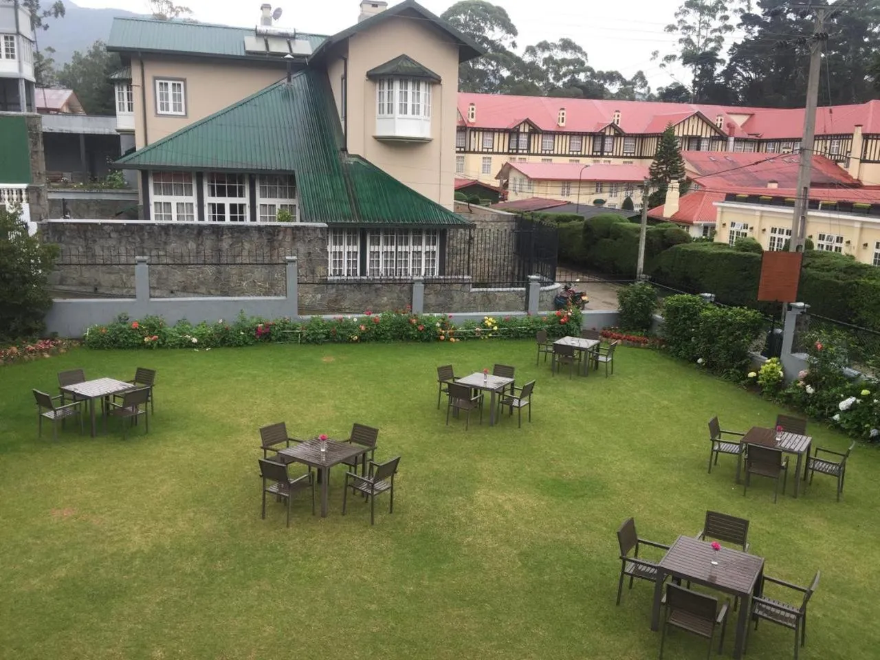 Garden in Grand Bungalow Nuwara Eliya by Seven Angels
