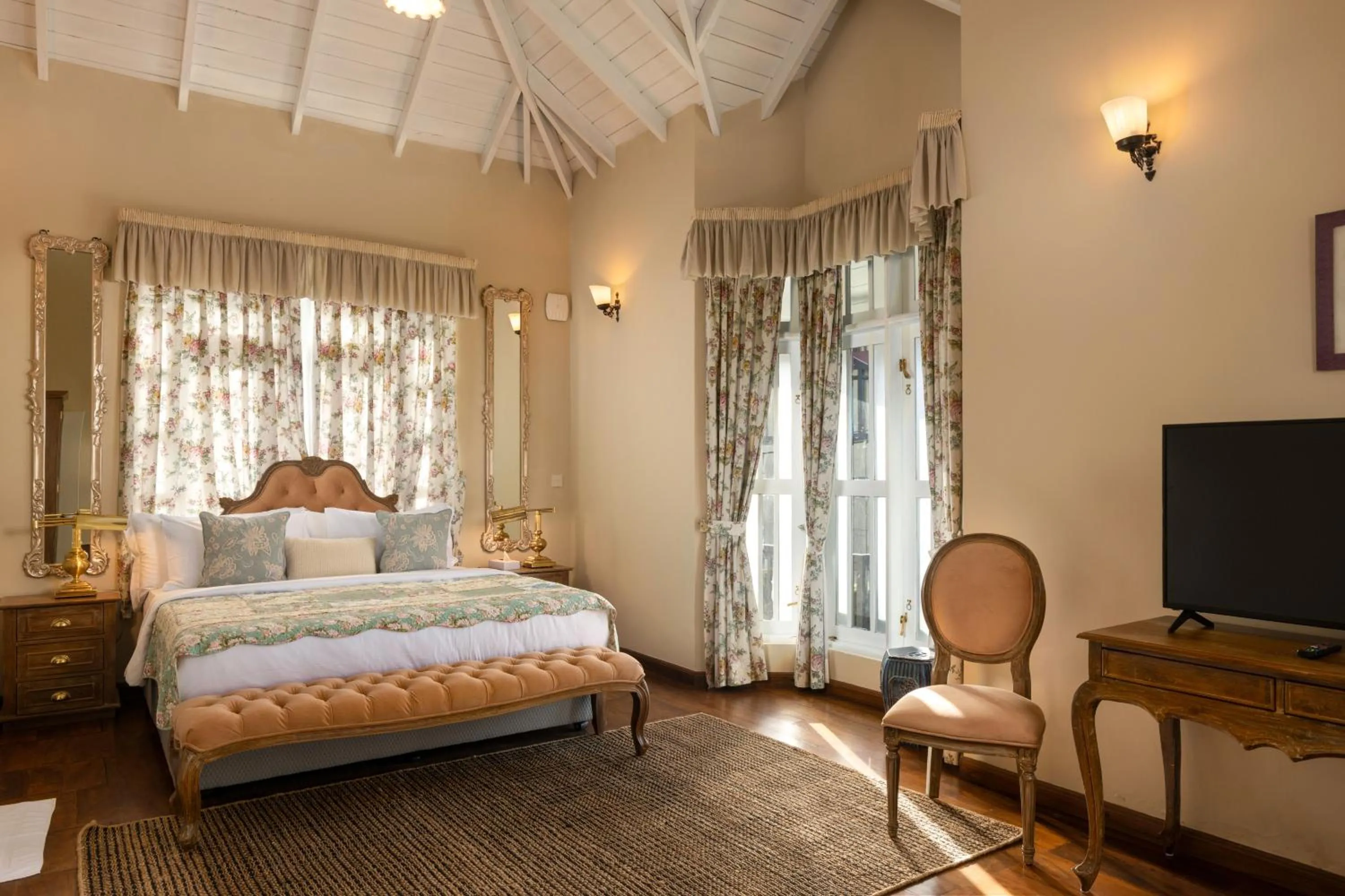 TV and multimedia, Bed in Grand Bungalow Nuwara Eliya by Seven Angels