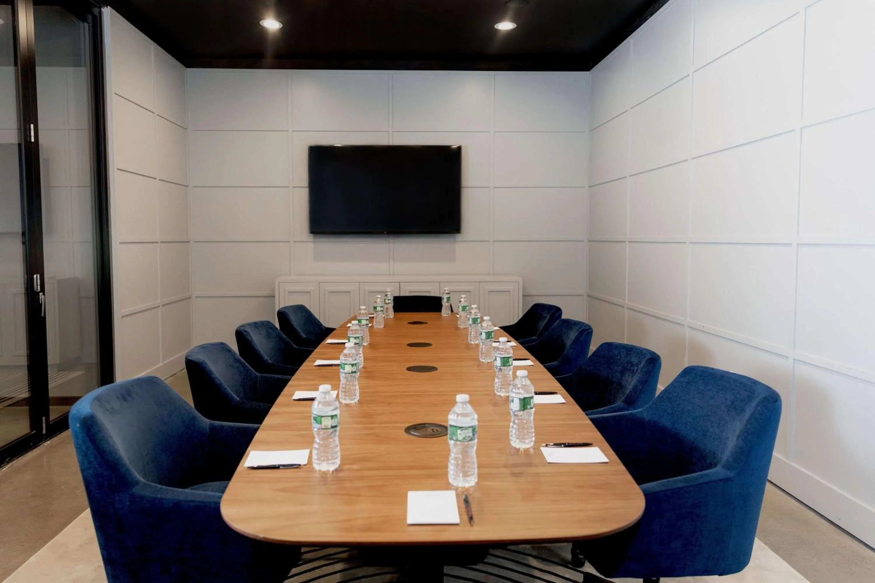 Meeting/conference room in Hotel Nyack, a JdV by Hyatt Hotel