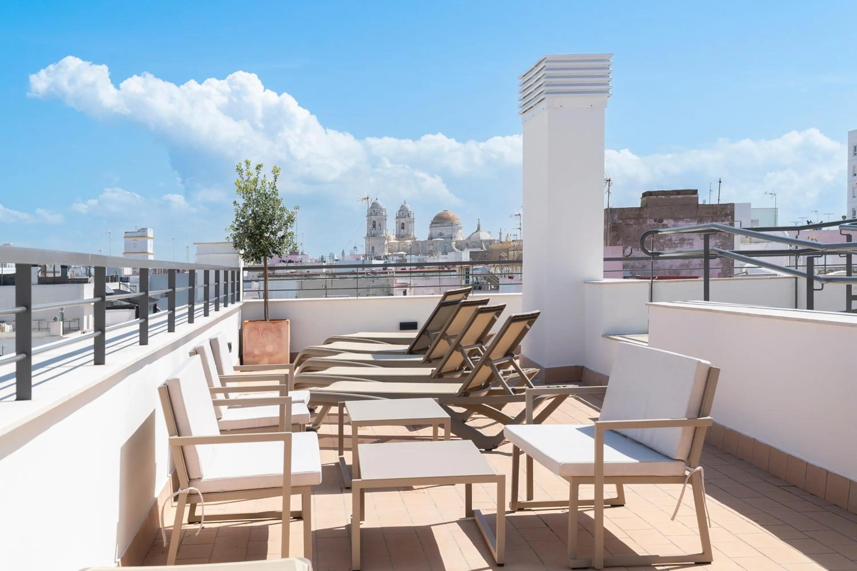 La Caleta QE Hotels