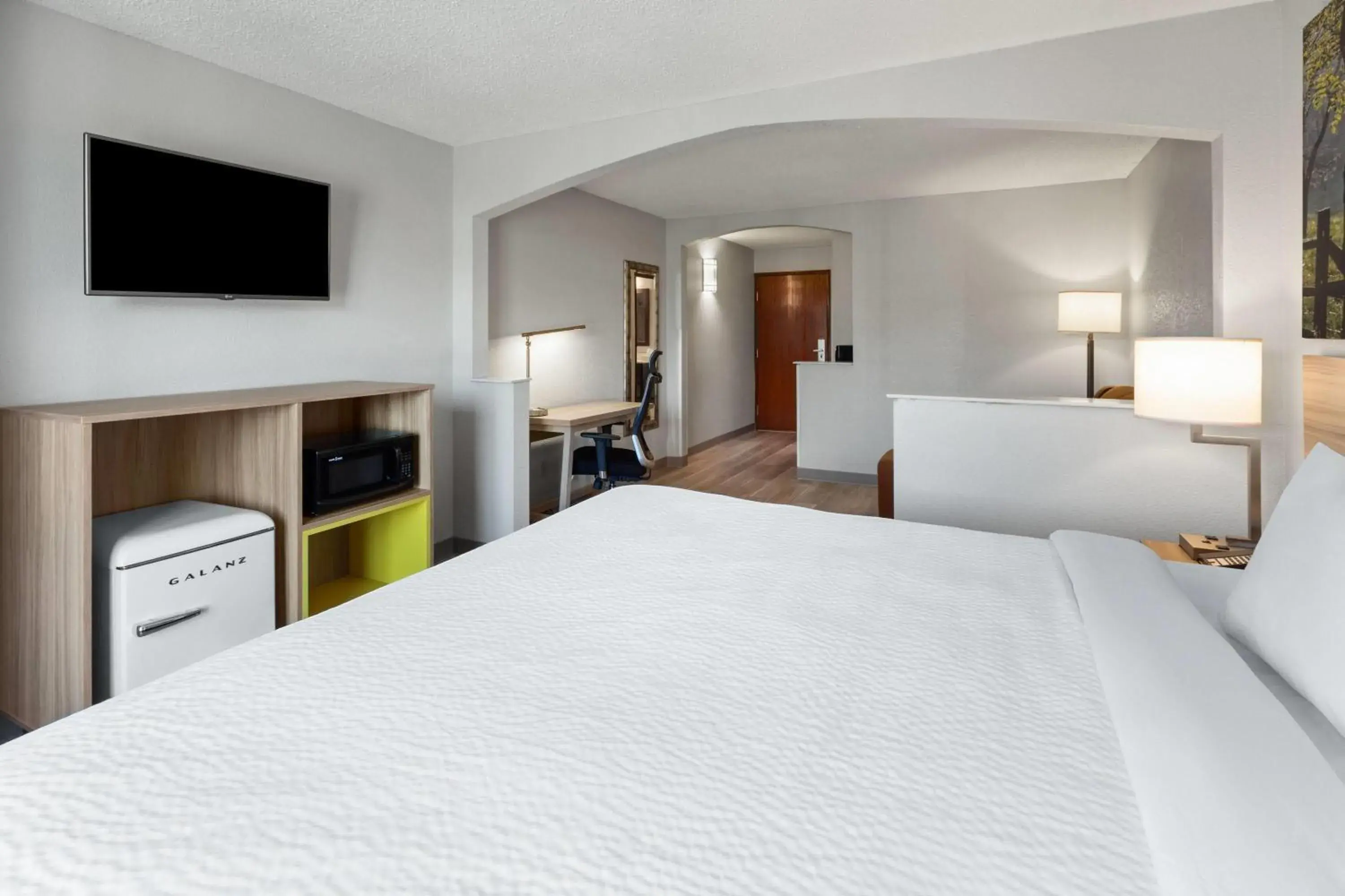 Photo of the whole room, Bed in Days Inn by Wyndham Blairsville Photo of the whole room, Bed in Days Inn by Wyndham Blairsville