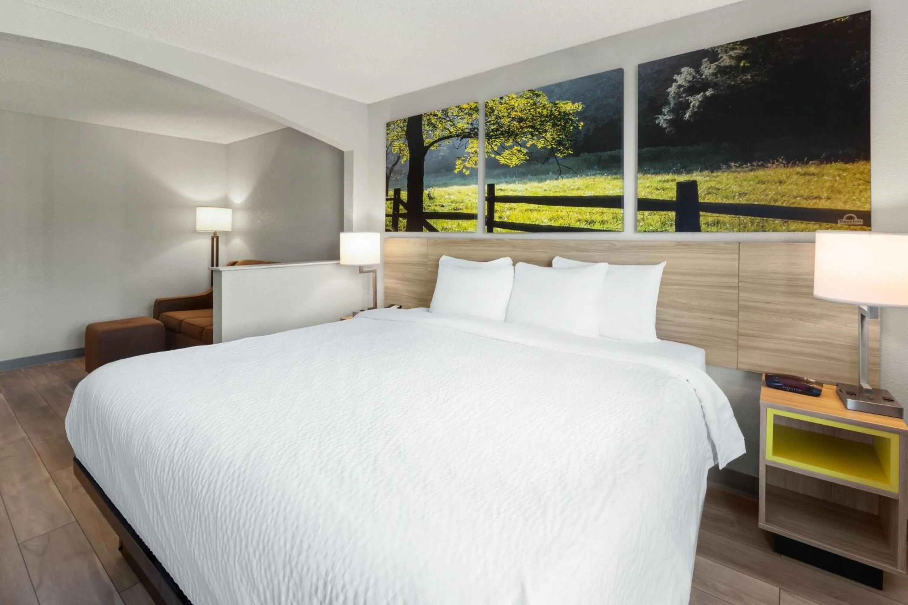 Photo of the whole room, Bed in Days Inn by Wyndham Blairsville