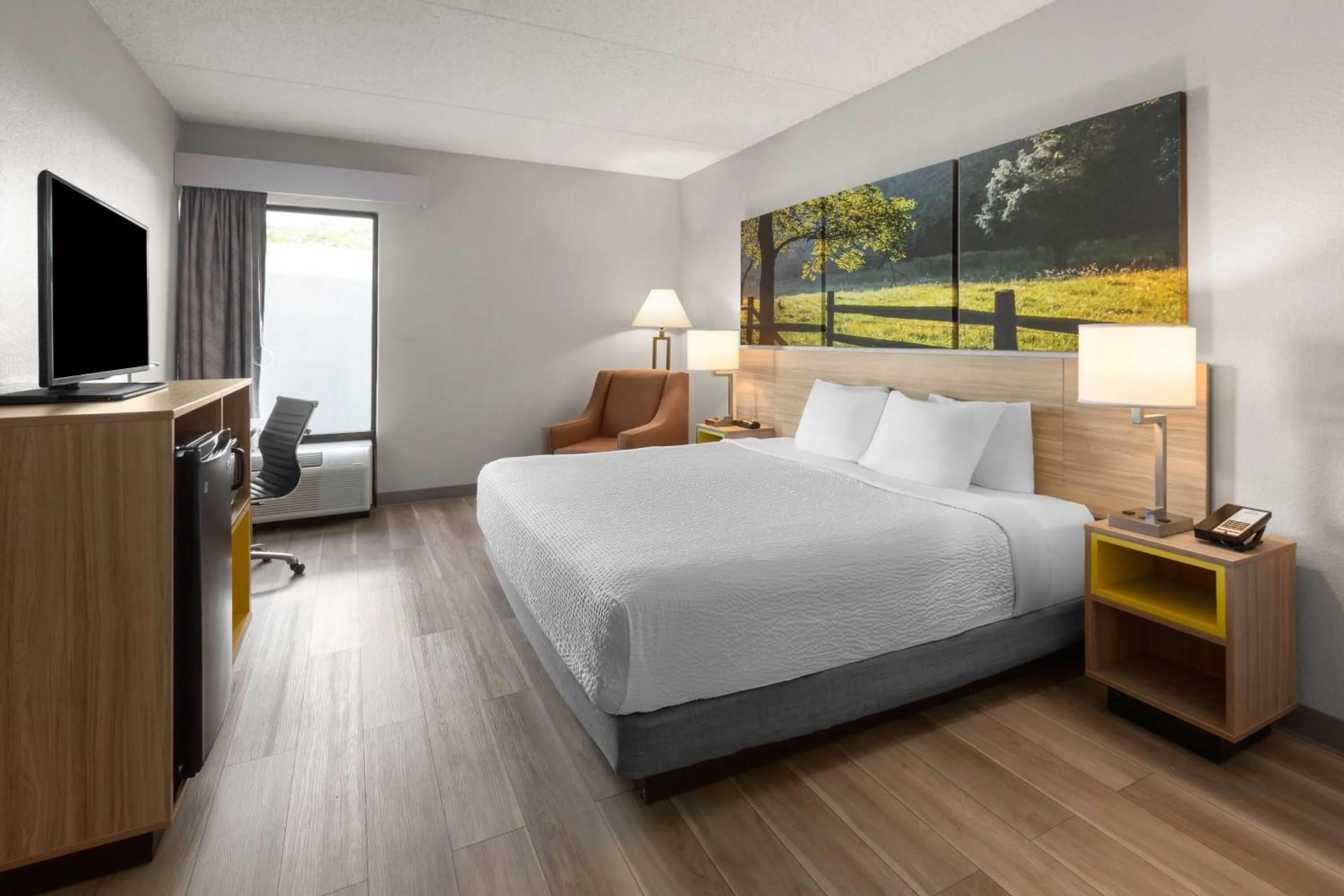 Photo of the whole room, Bed in Days Inn by Wyndham Blairsville