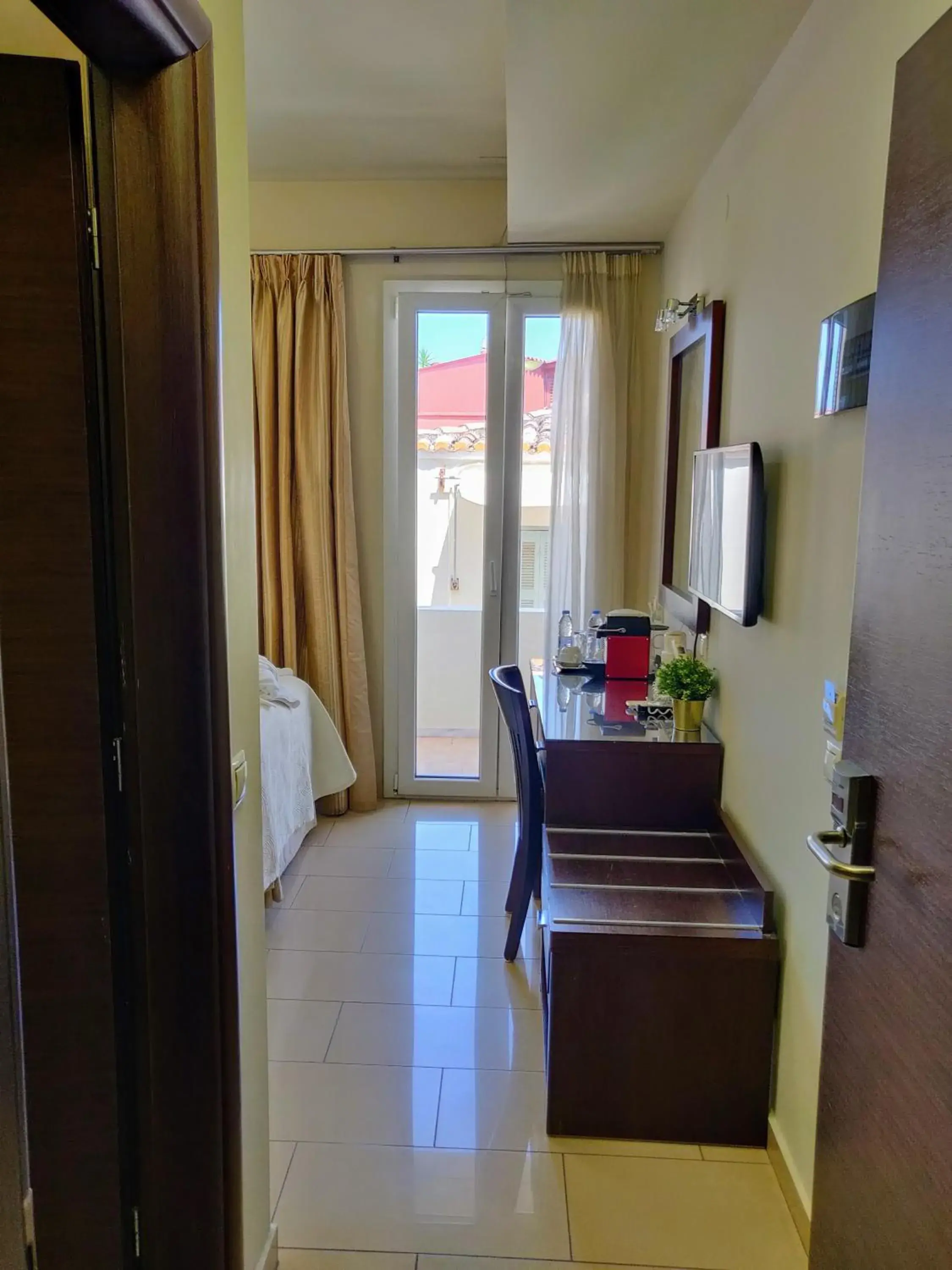 Standard Double Room with Balcony in The Manessi City Boutique Hotel Standard Double Room with Balcony in The Manessi City Boutique Hotel