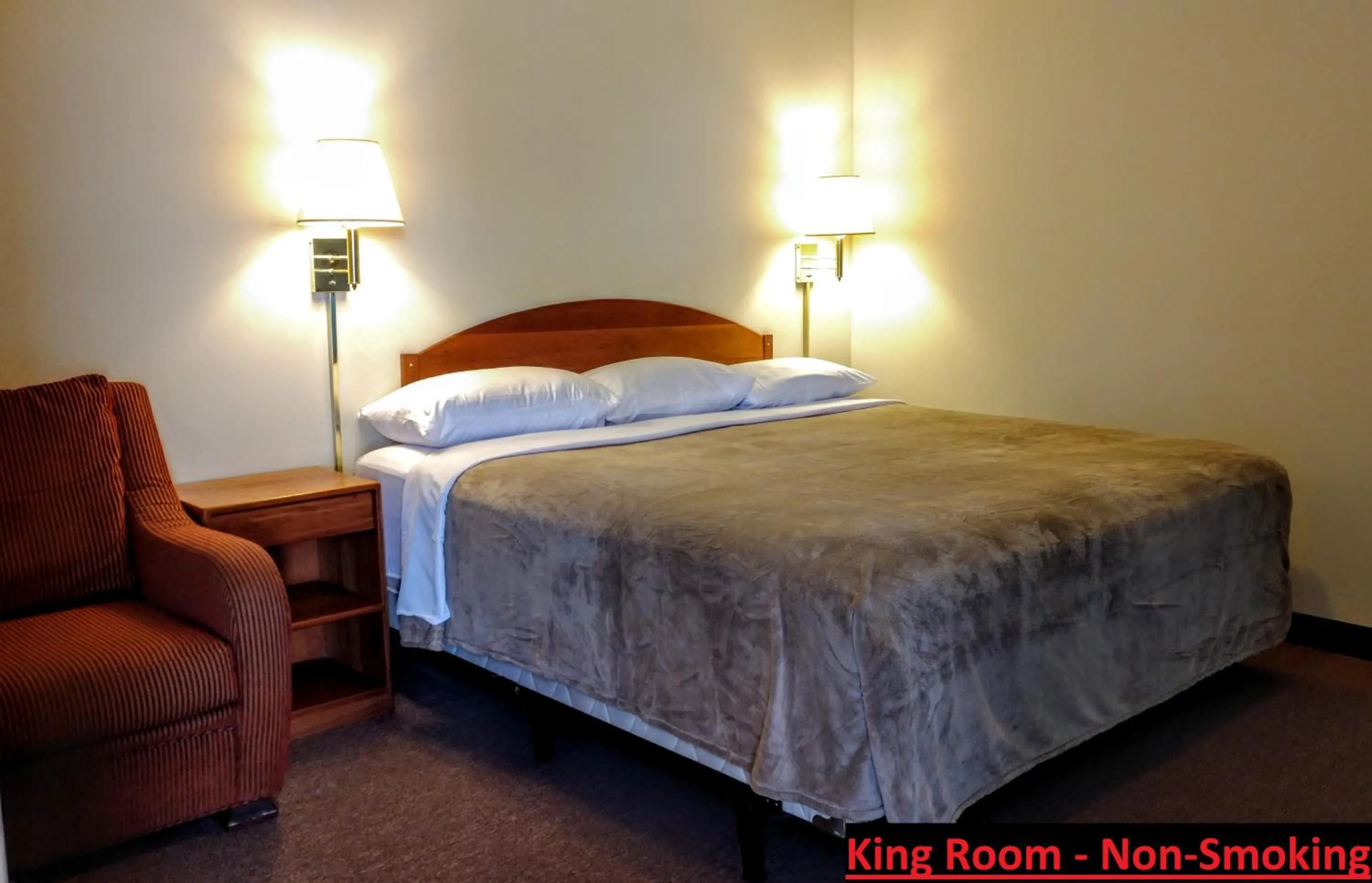 Bed in Stay Inn and Suites