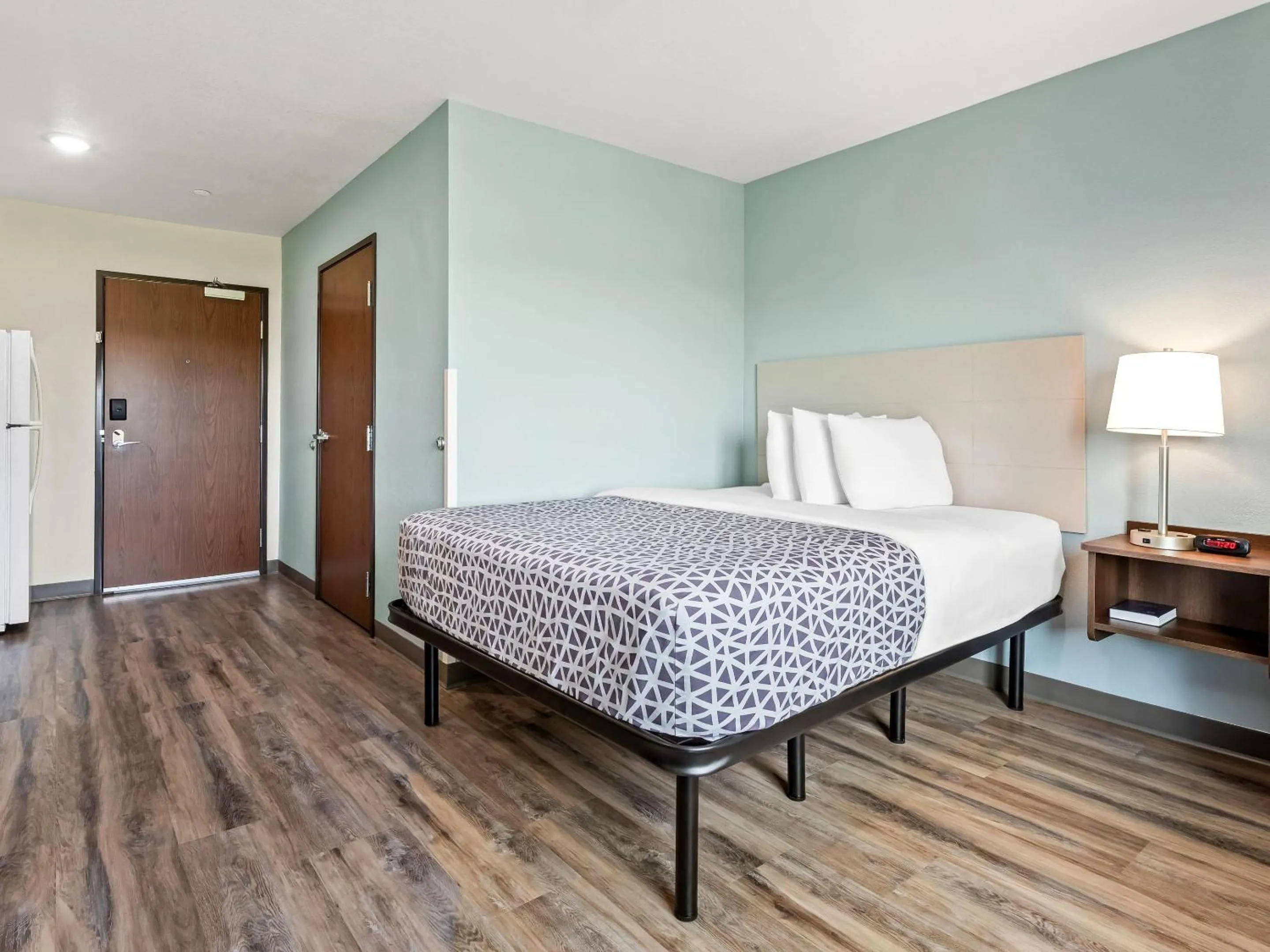 Bedroom, Bed in WoodSpring Suites Prattville - Montgomery North