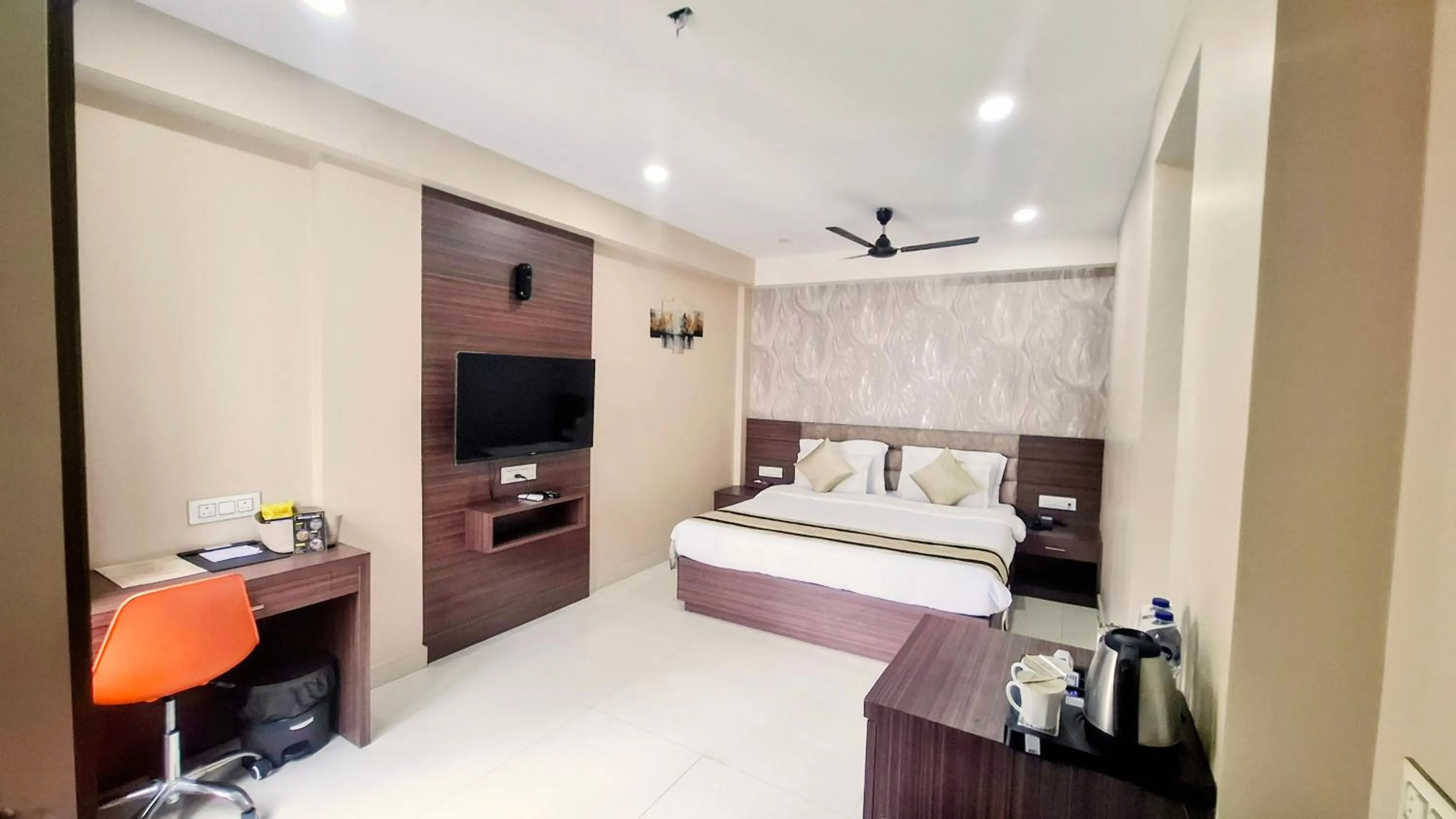 Bed in Park Eastern Hotel