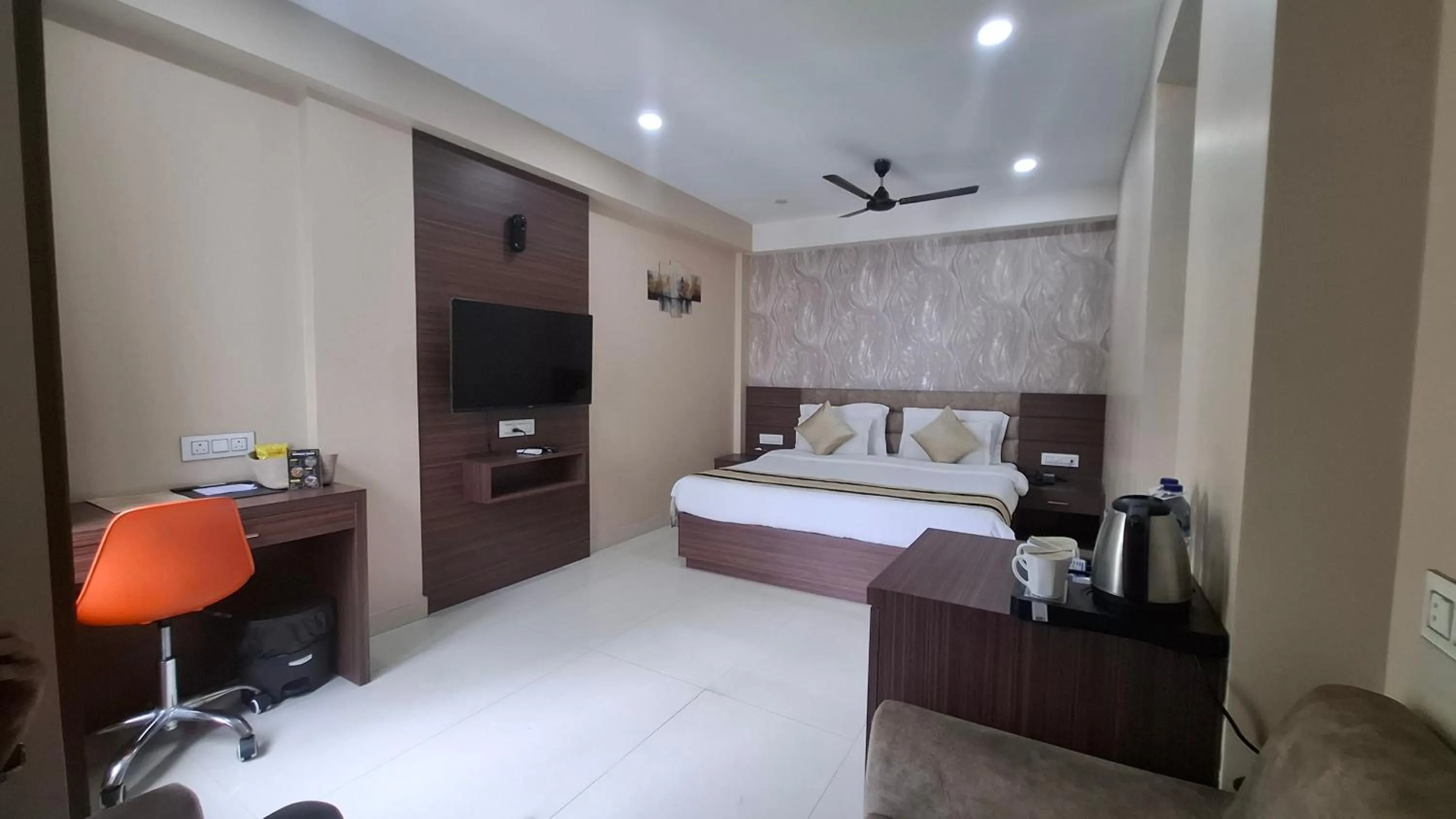 Bed in Park Eastern Hotel