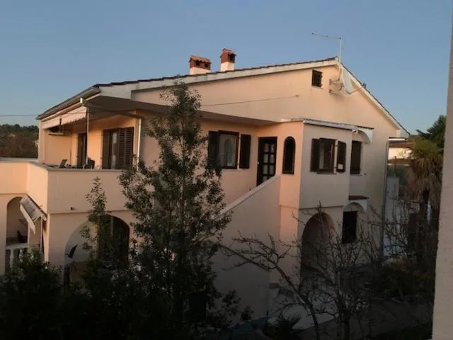 Apartments Toni-Malinska