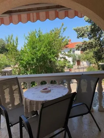Apartments Toni-Malinska