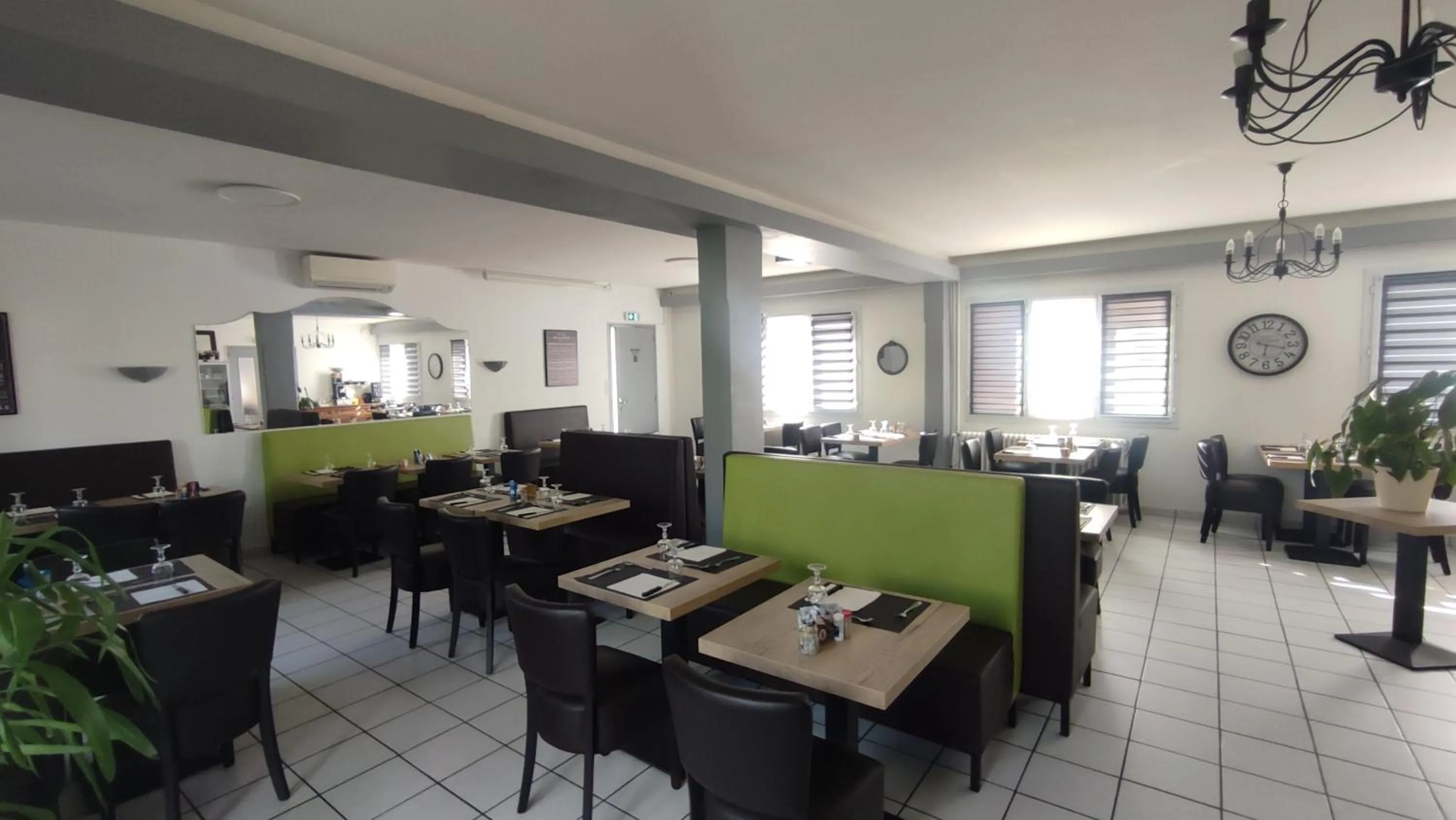 Restaurant/places to eat in A L'Orée du Bois chez Doudou&Lolo