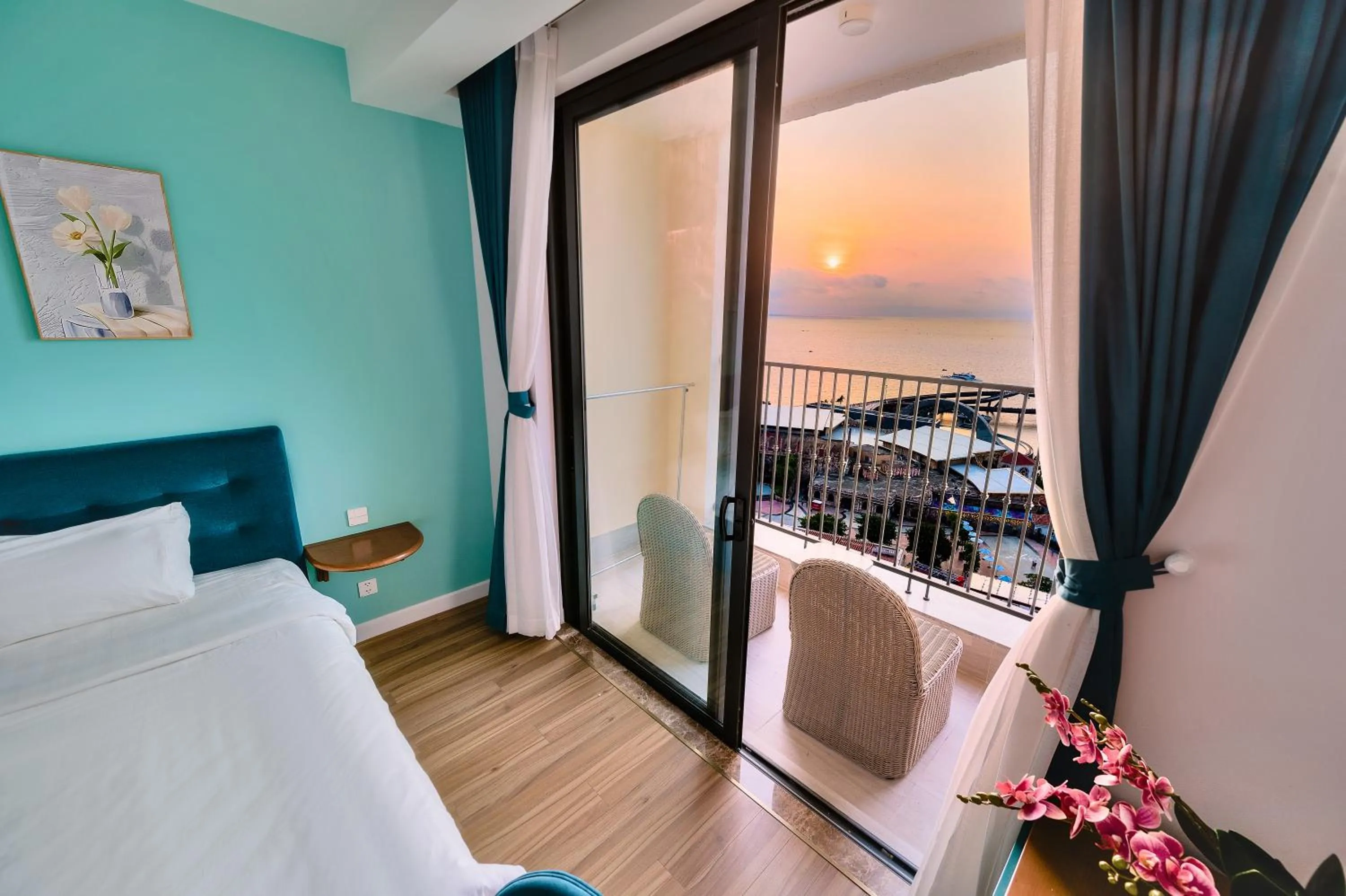 Balcony/Terrace, Bed in La isla Apartments & Villas - Sea View & Fireworks Phu Quoc