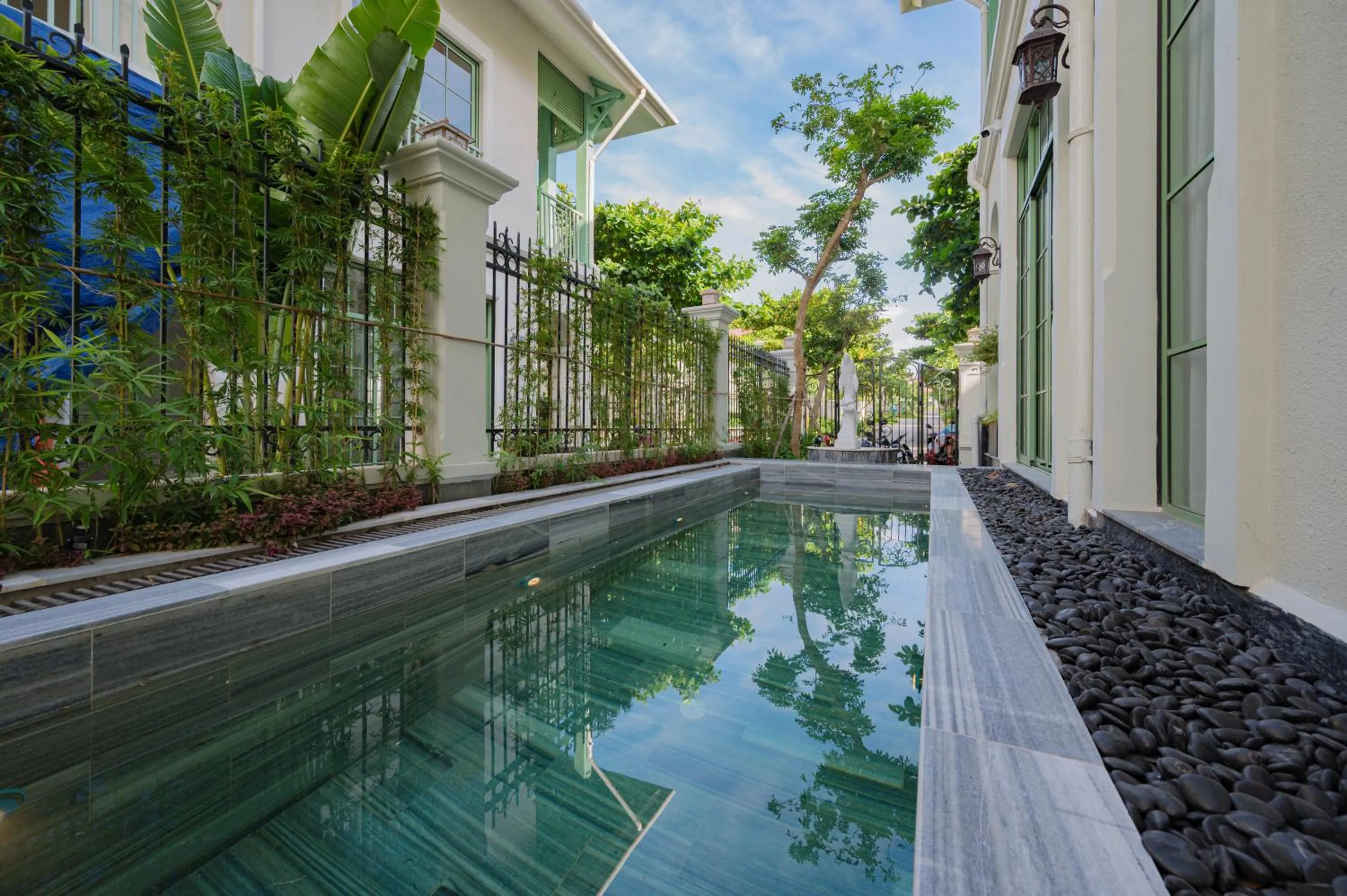 Swimming pool in La isla Apartments & Villas - Sea View & Fireworks Phu Quoc