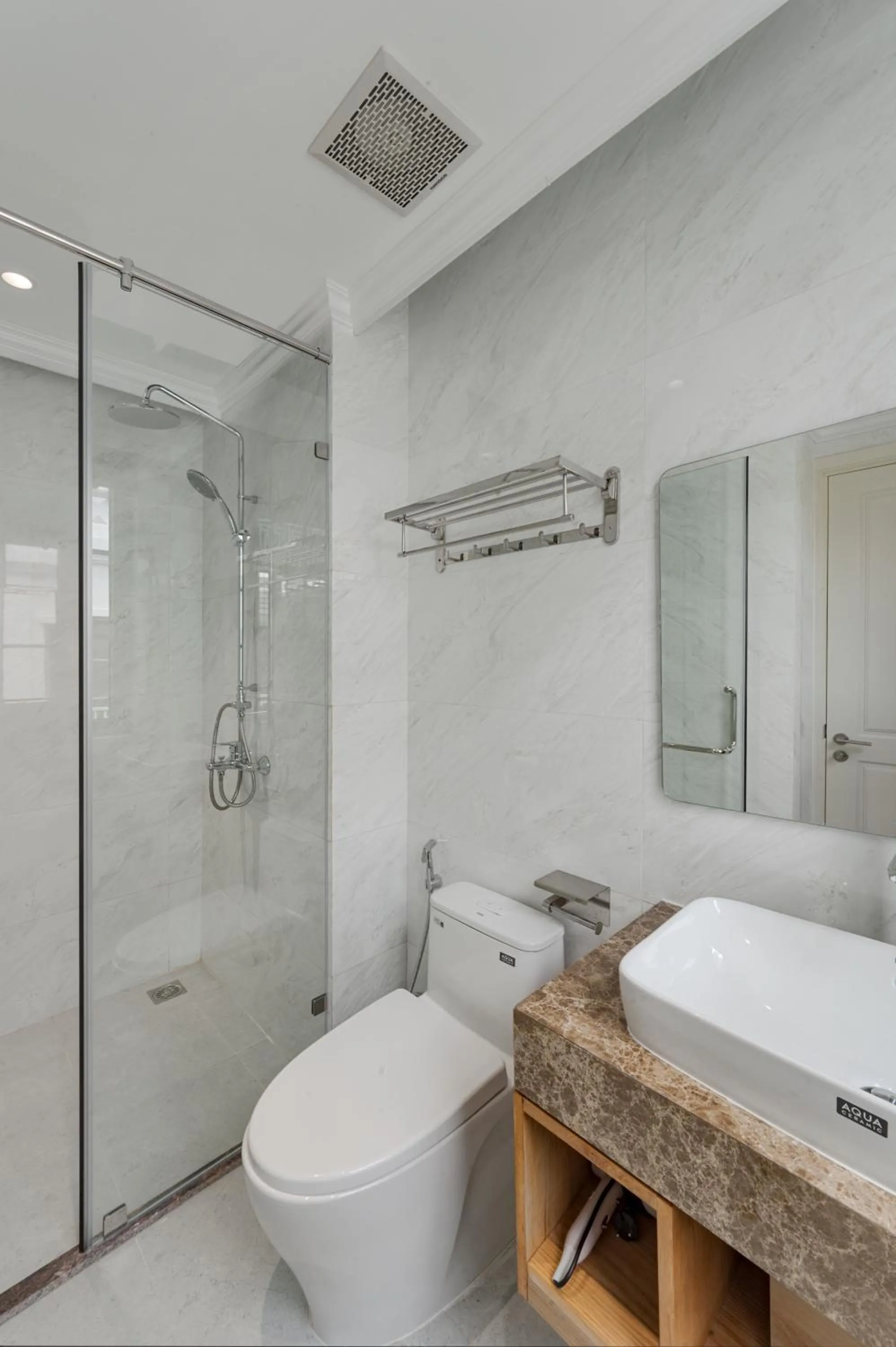 Toilet in La isla Apartments & Villas - Sea View & Fireworks Phu Quoc