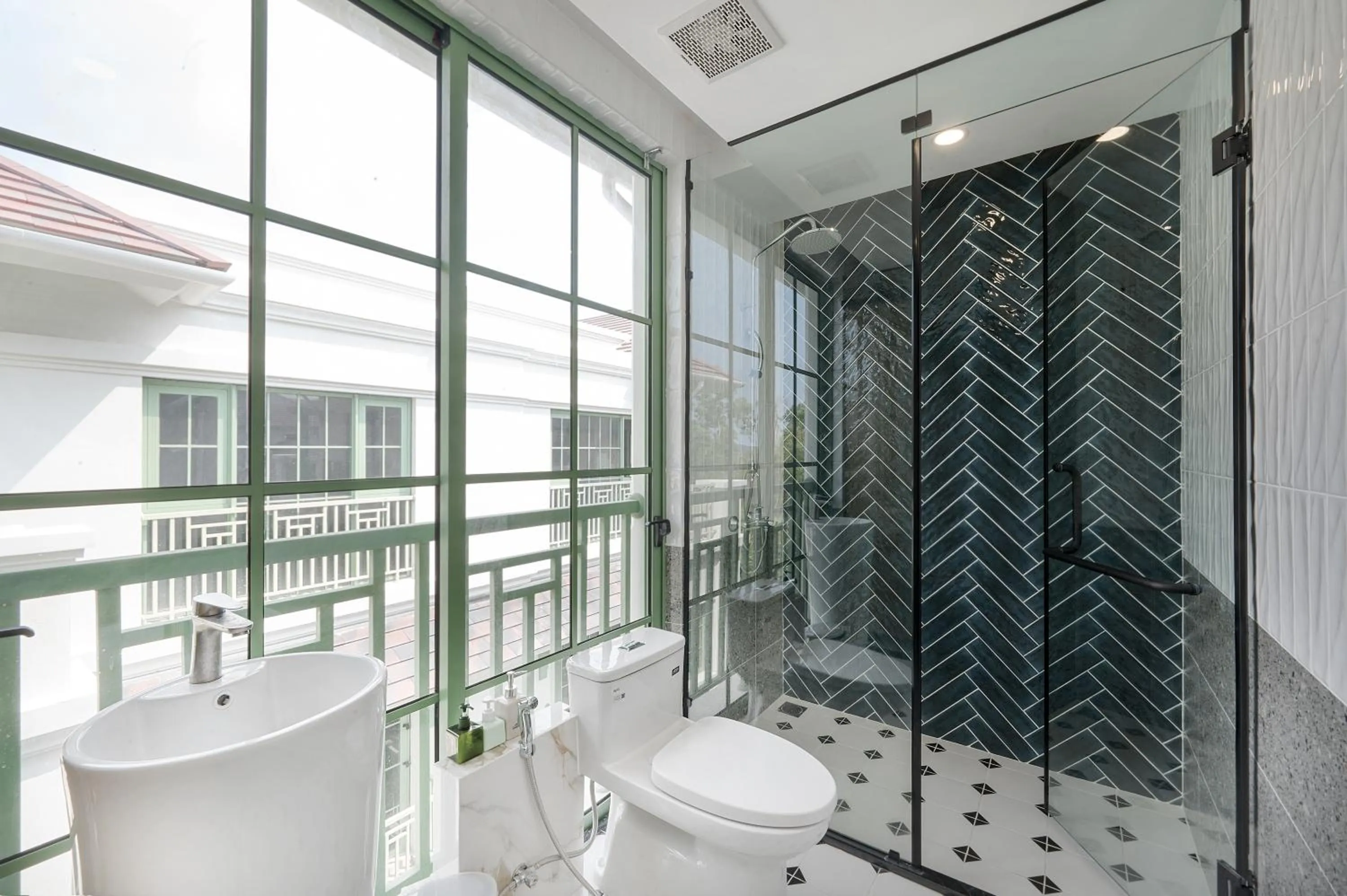 Toilet in La isla Apartments & Villas - Sea View & Fireworks Phu Quoc