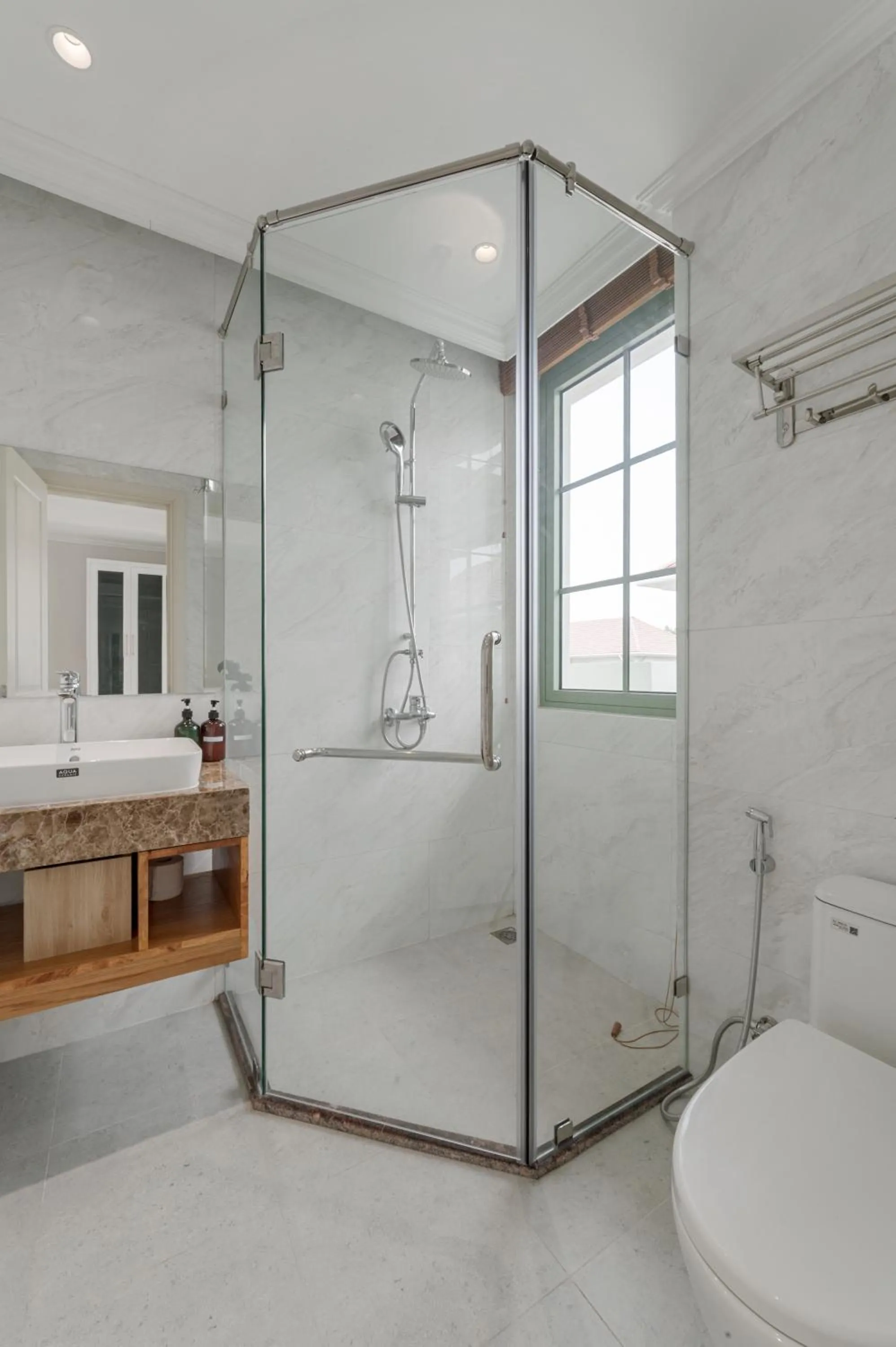 Shower in La isla Apartments & Villas - Sea View & Fireworks Phu Quoc