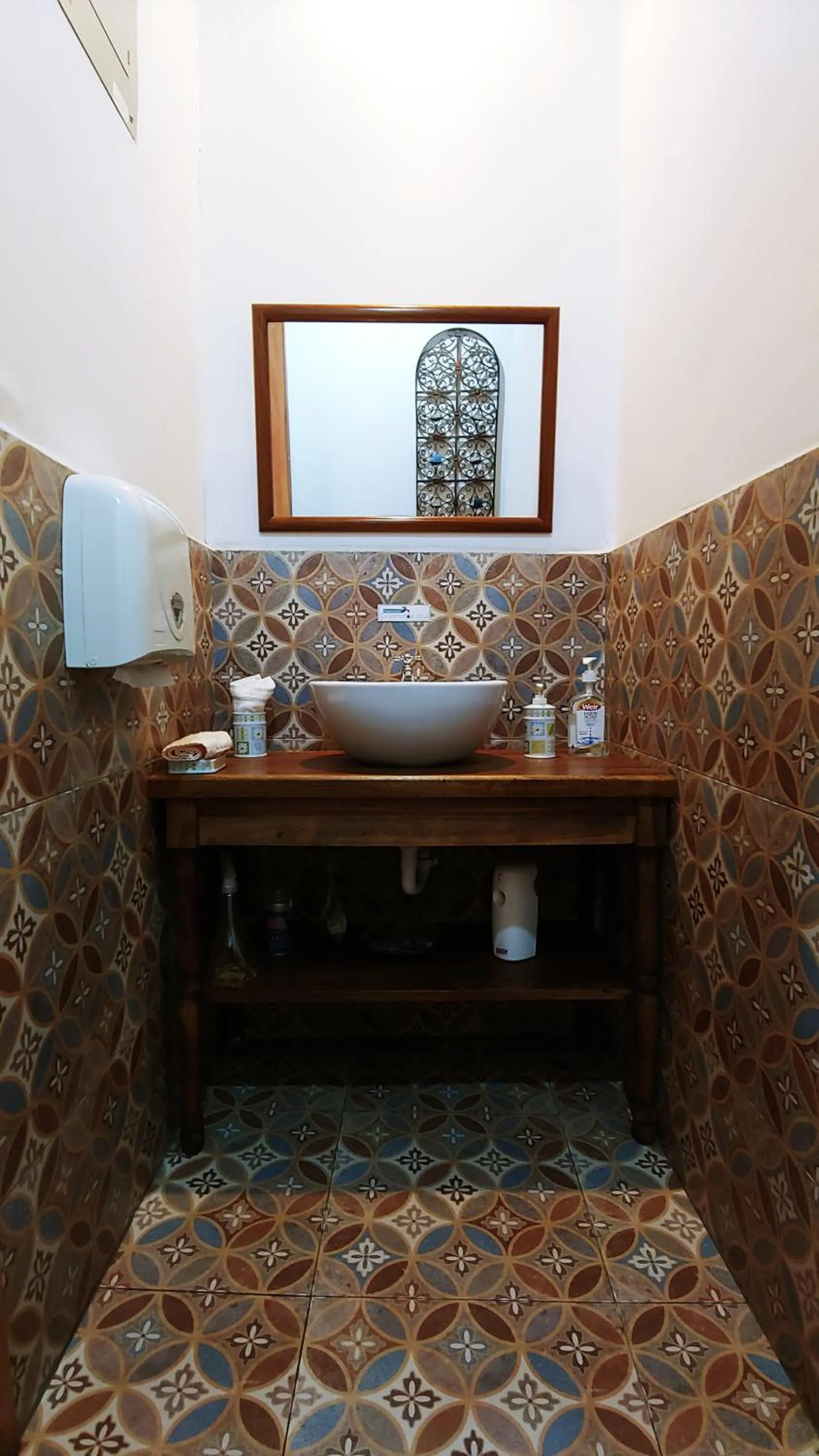 Public Bath in Hotel Boutique Casa Montalvo Cuenca