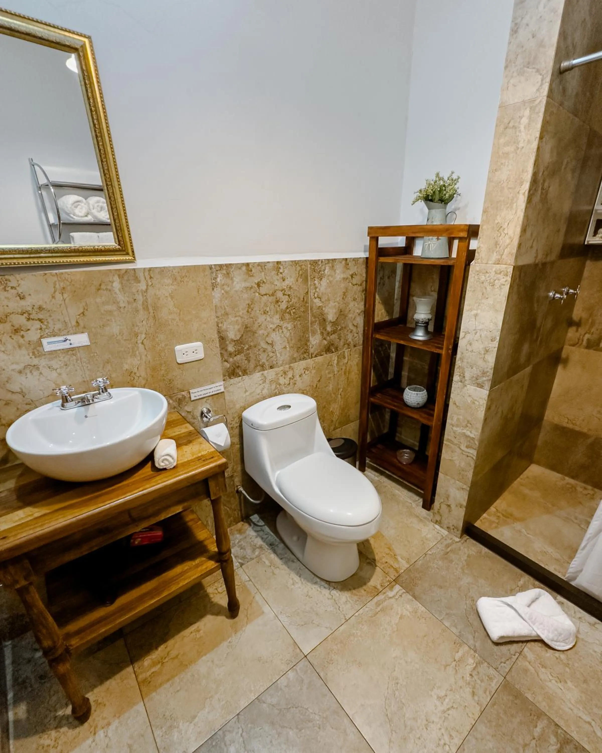 Bathroom in Hotel Boutique Casa Montalvo Cuenca