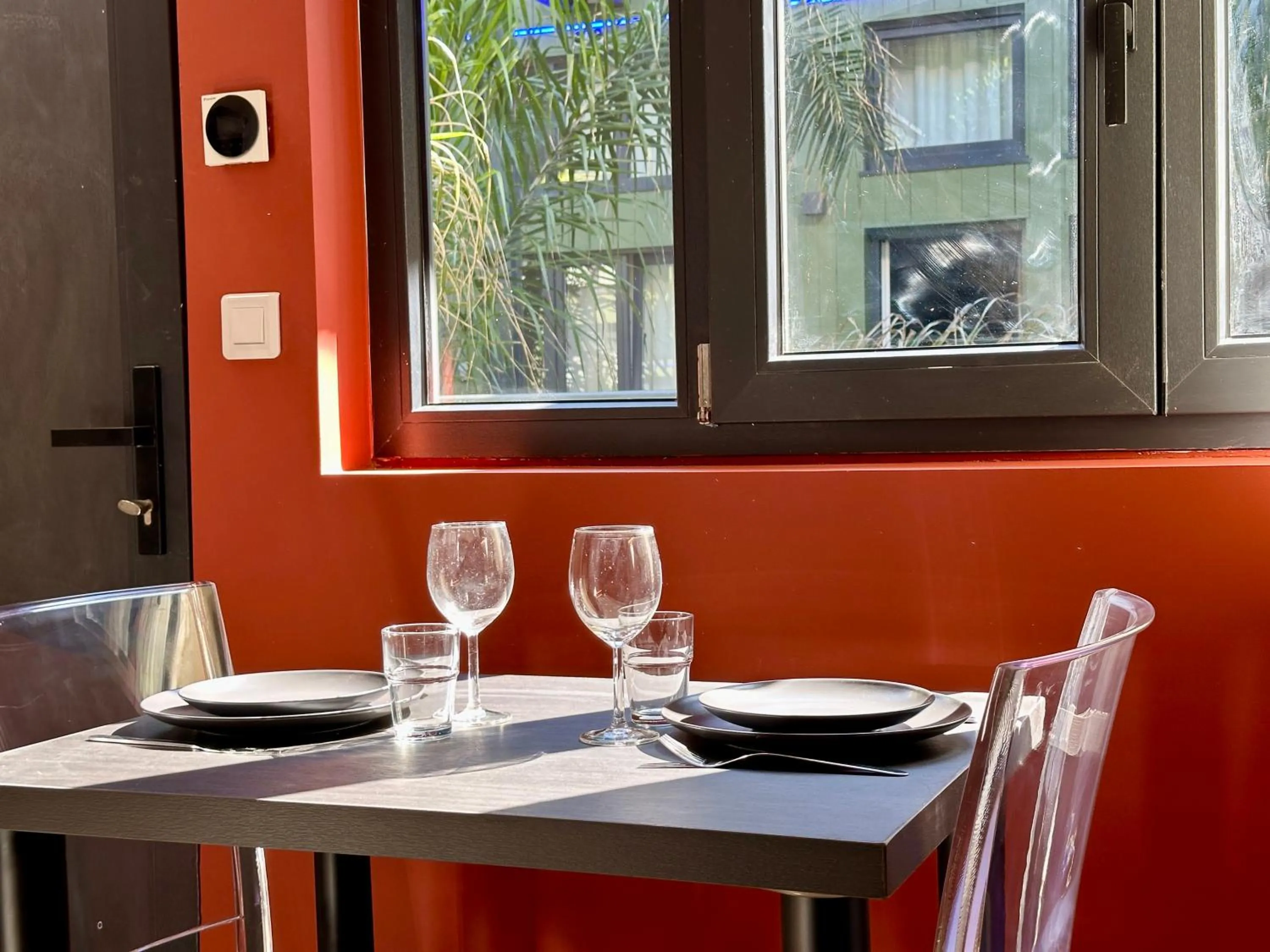 Dining area in Smartappart Niort