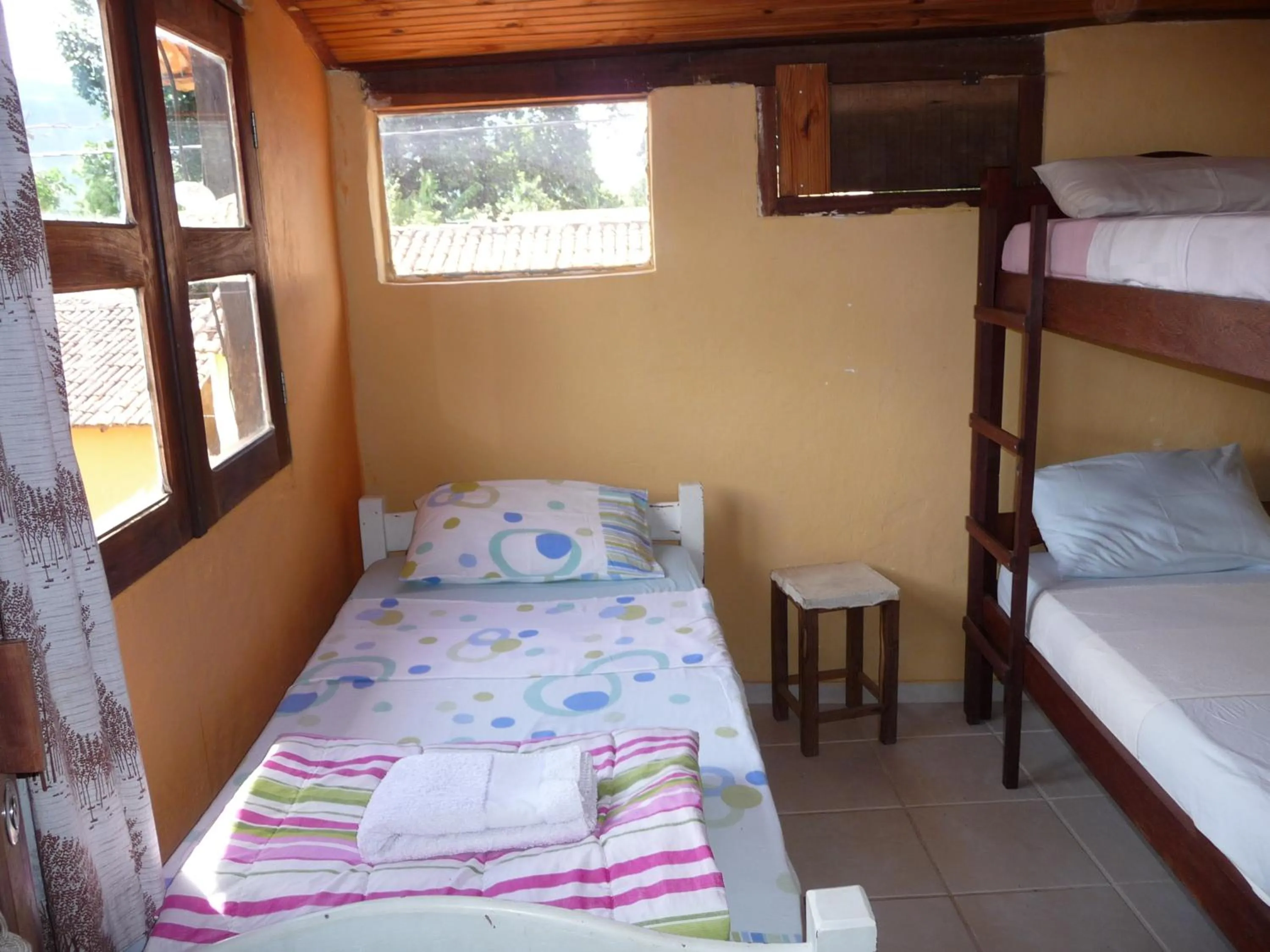 Single Bed in Female Dormitory Room in Pousada Casa de Nomades