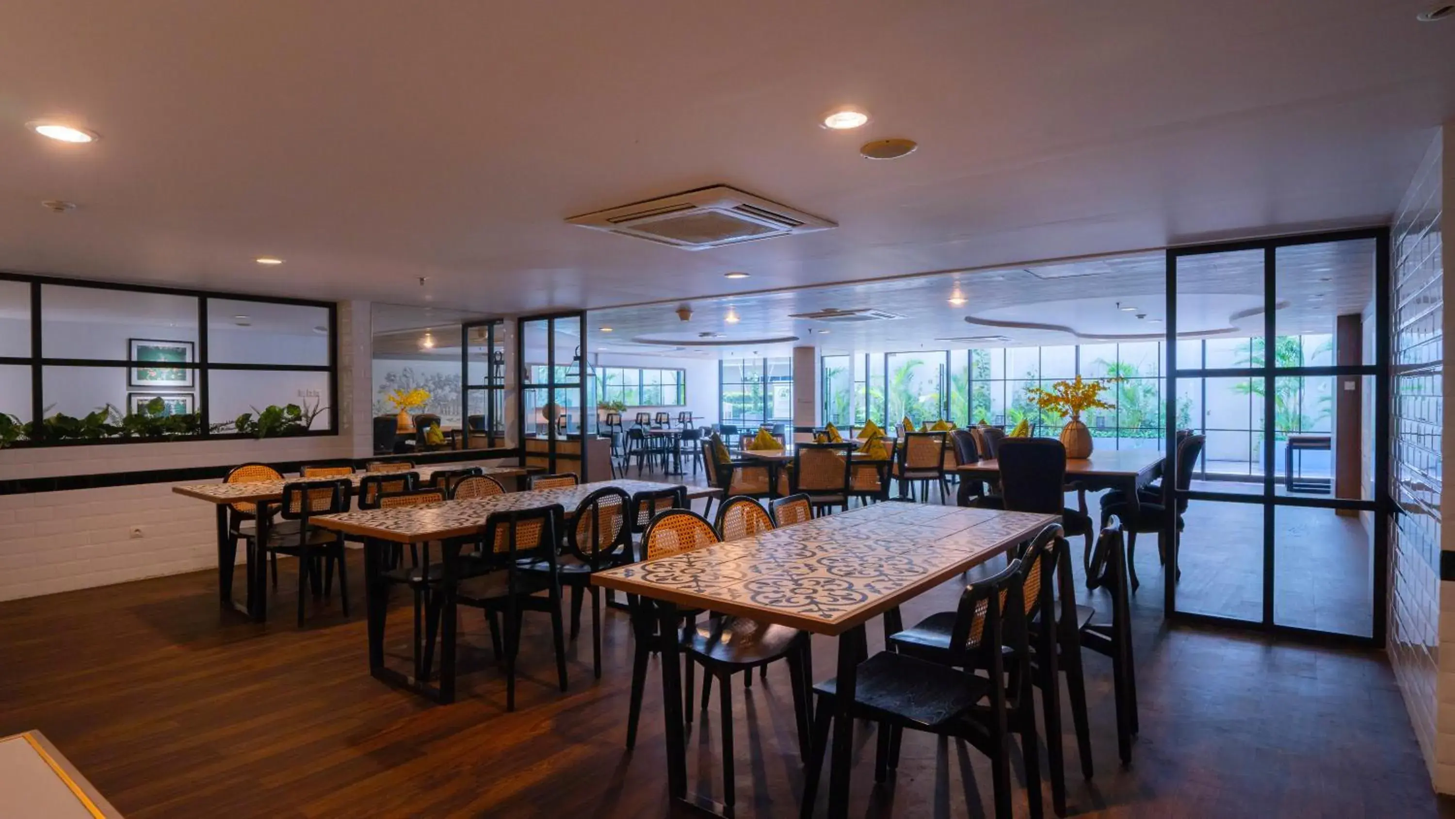 Restaurant/places to eat in Swiss-Belcourt Bogor Restaurant/places to eat in Swiss-Belcourt Bogor
