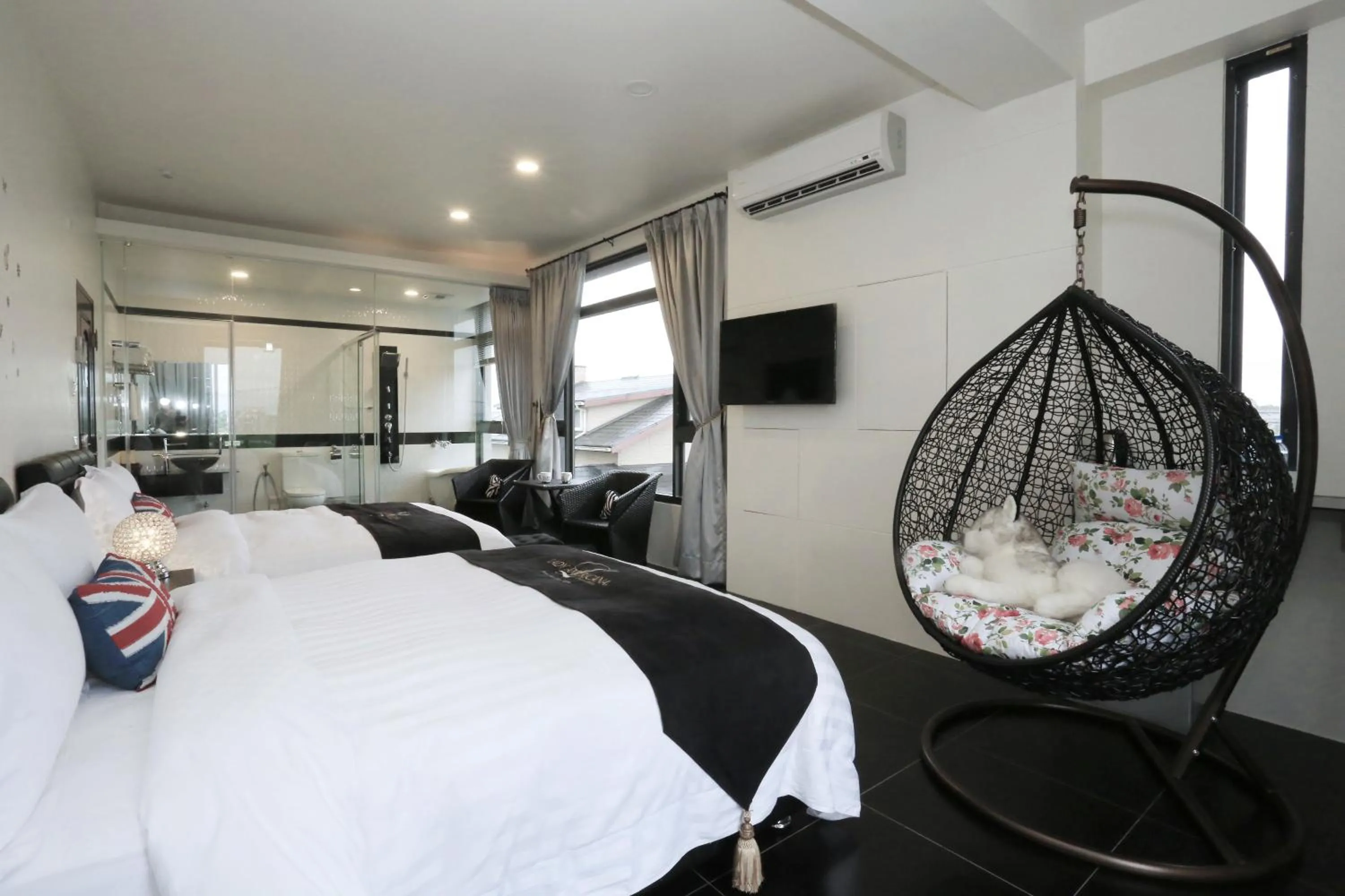 Quadruple Room with Bath in Flower B & B