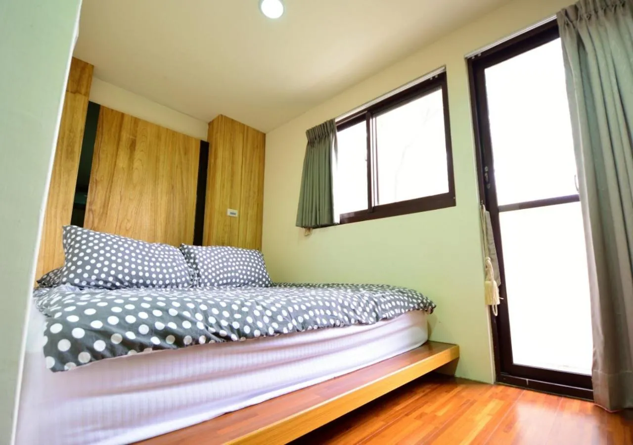 Staff, Bed in Sanyi Wei Wei Feng B&B