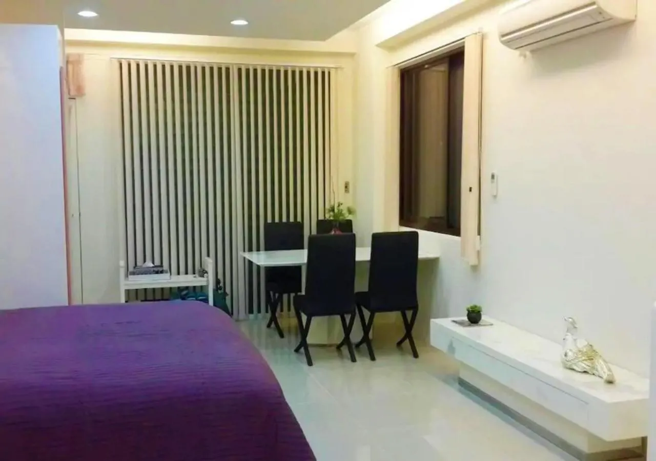Communal lounge/ TV room, Bed in Sanyi Wei Wei Feng B&B