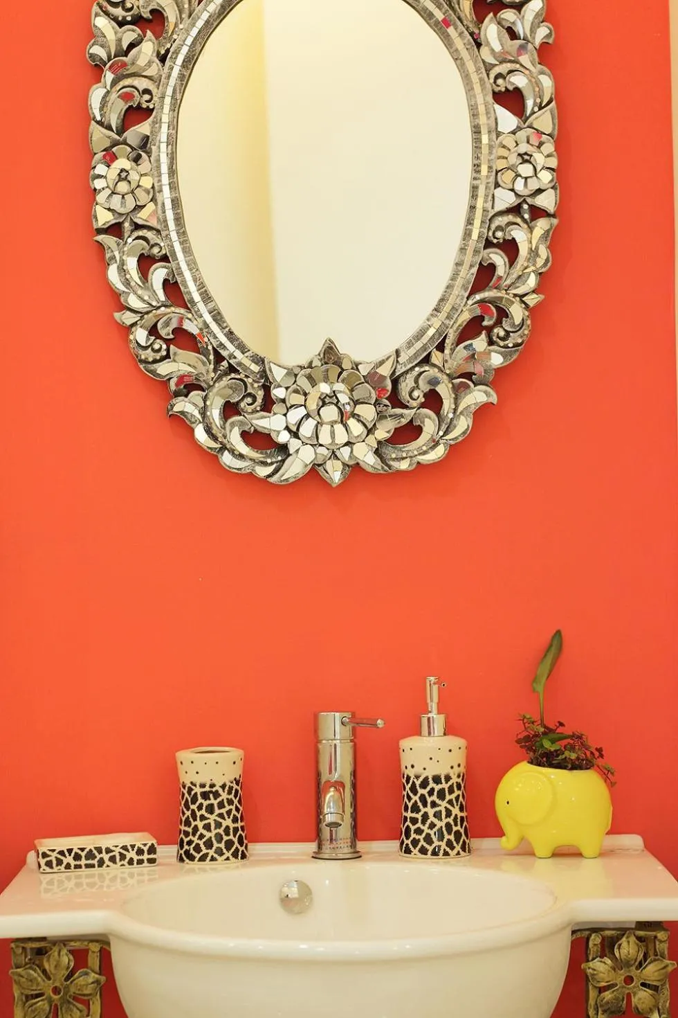 Decorative detail in Sanyi Wei Wei Feng B&B